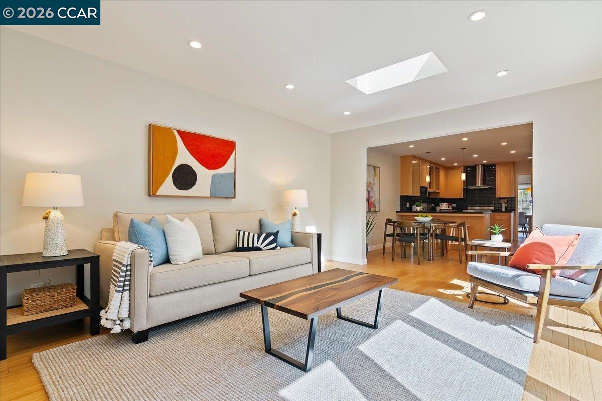 Detail Gallery Image 16 of 30 For 7 Doral Dr, Moraga,  CA 94556 - 2 Beds | 2/1 Baths