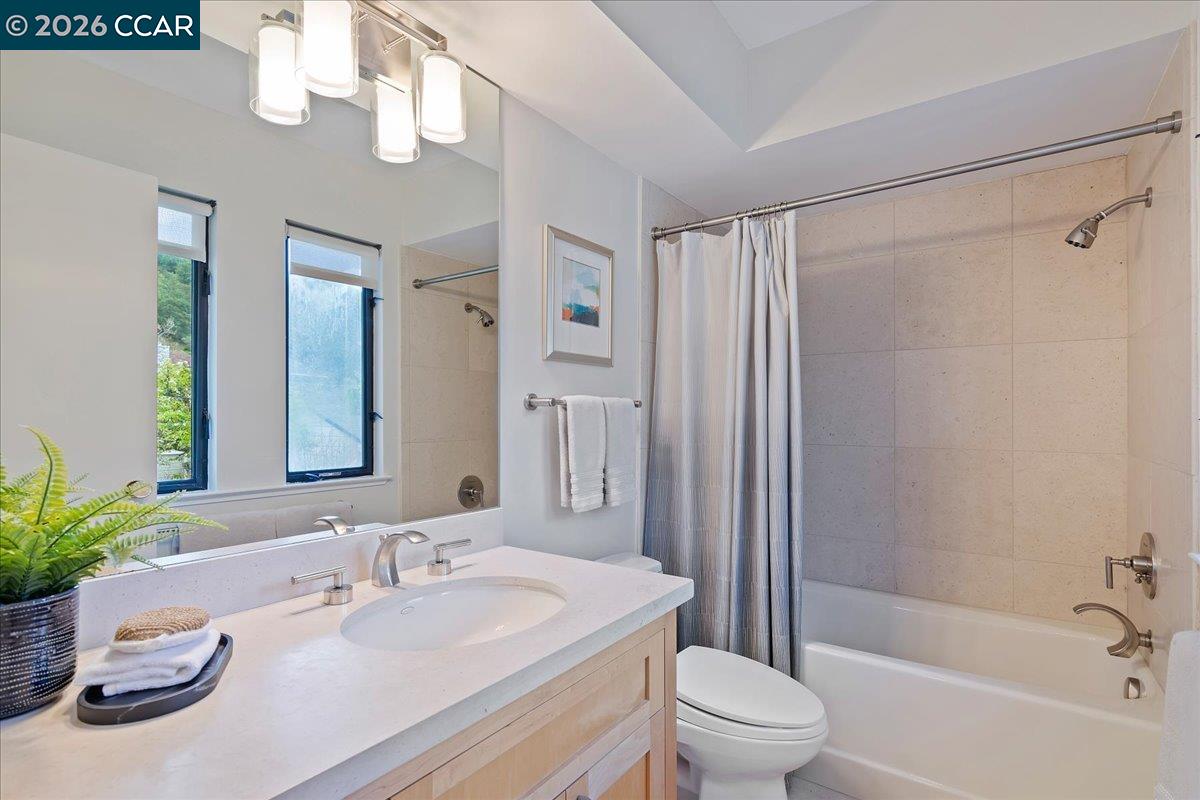 Detail Gallery Image 23 of 30 For 7 Doral Dr, Moraga,  CA 94556 - 2 Beds | 2/1 Baths