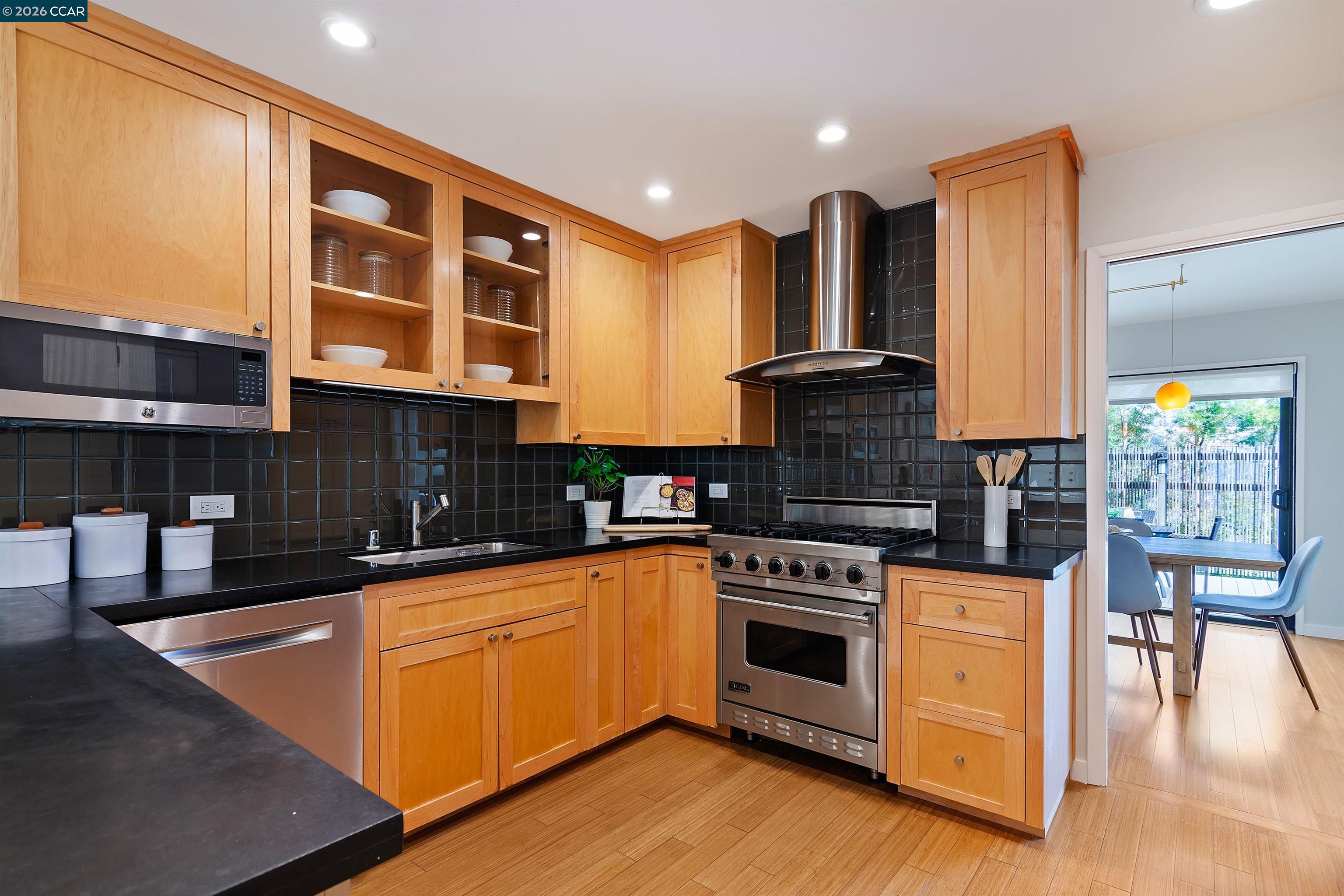 Detail Gallery Image 5 of 30 For 7 Doral Dr, Moraga,  CA 94556 - 2 Beds | 2/1 Baths