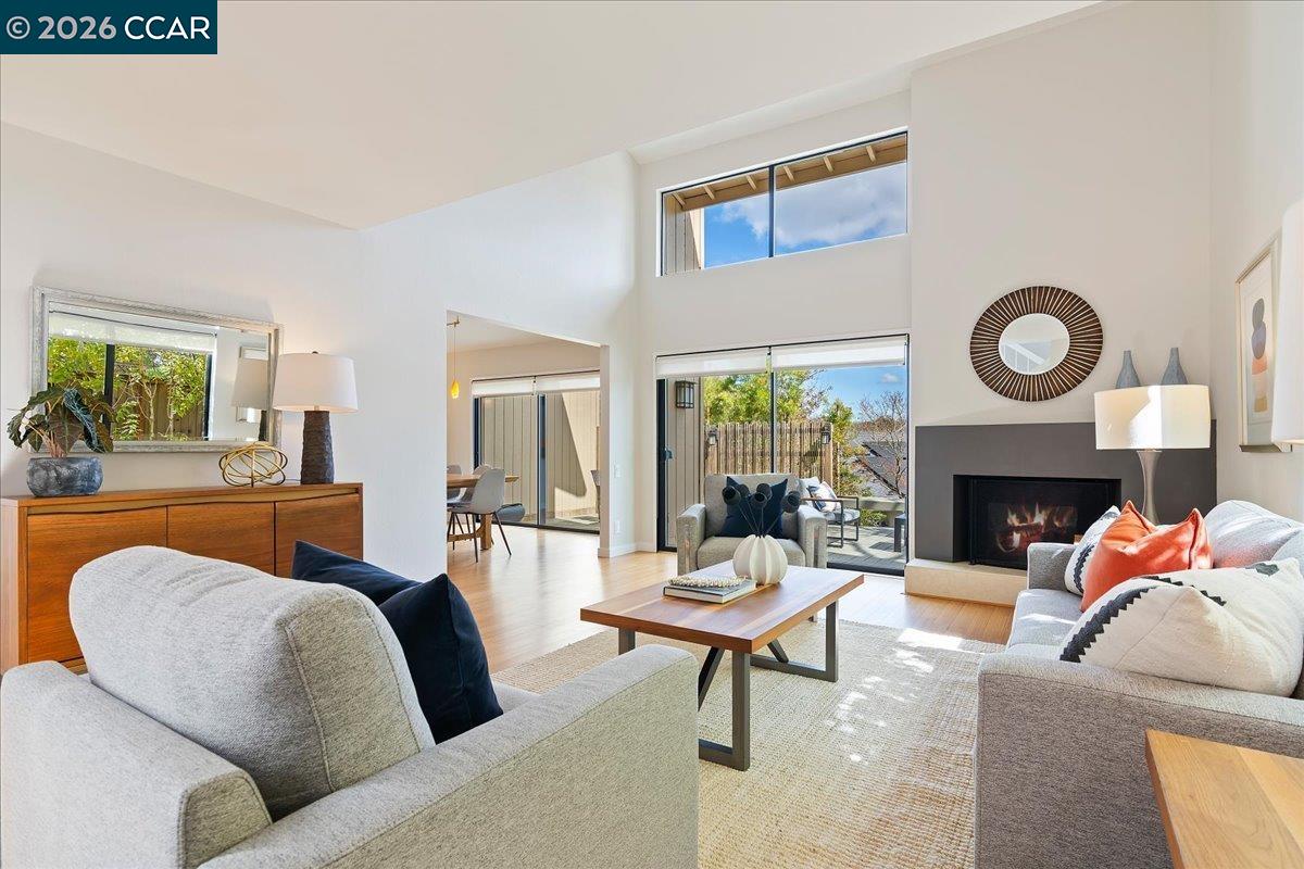 Detail Gallery Image 10 of 30 For 7 Doral Dr, Moraga,  CA 94556 - 2 Beds | 2/1 Baths