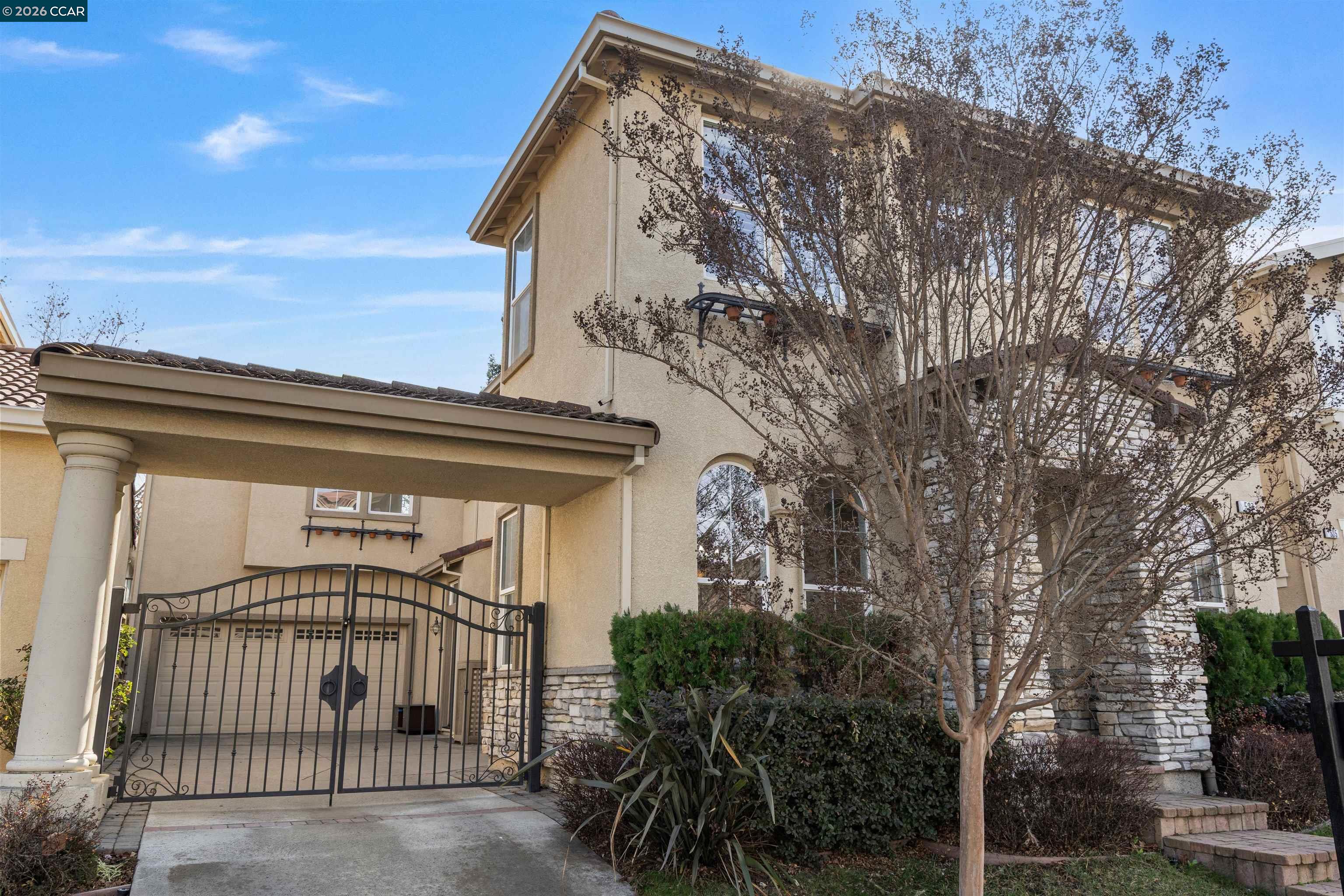 Detail Gallery Image 2 of 60 For 527 Gabriel Ct, Walnut Creek,  CA 94597 - 4 Beds | 2/1 Baths