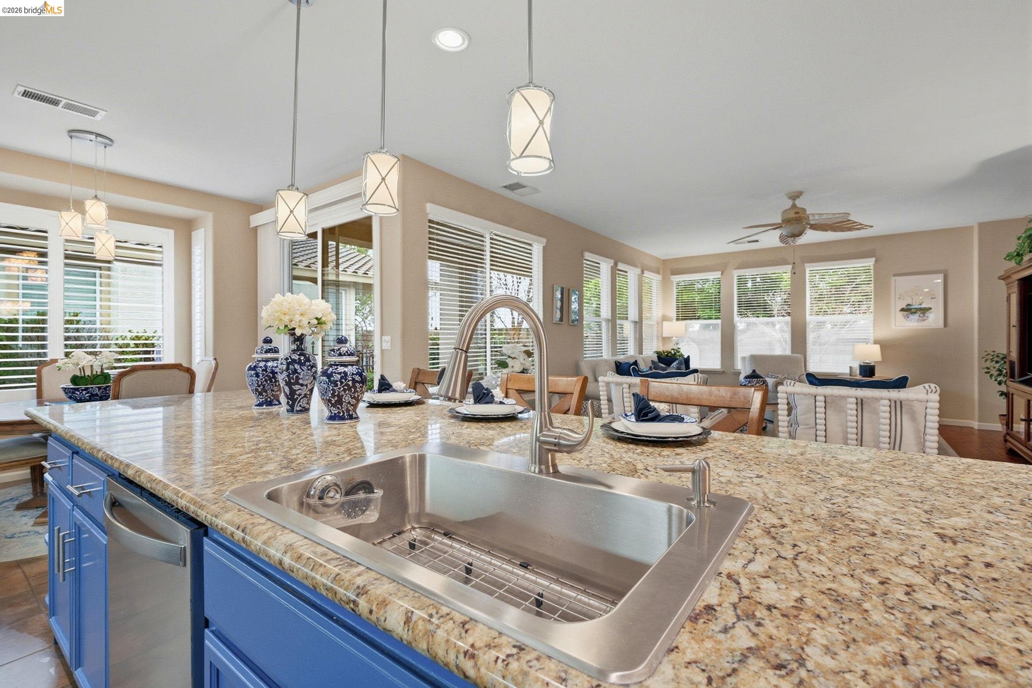 518 American Falls Dr, Rio Vista, CA, 94571