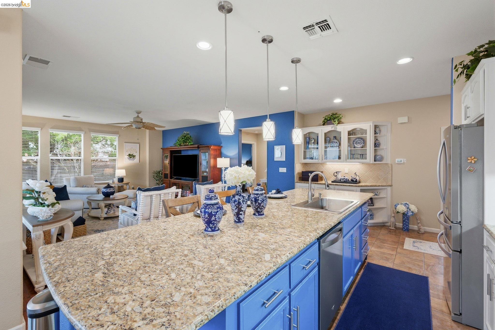 518 American Falls Dr, Rio Vista, CA, 94571