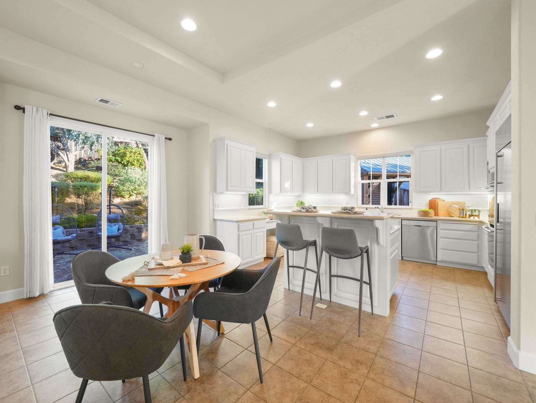 Detail Gallery Image 9 of 51 For 4040 Davenport Ln, Concord,  CA 94518 - 5 Beds | 3/1 Baths