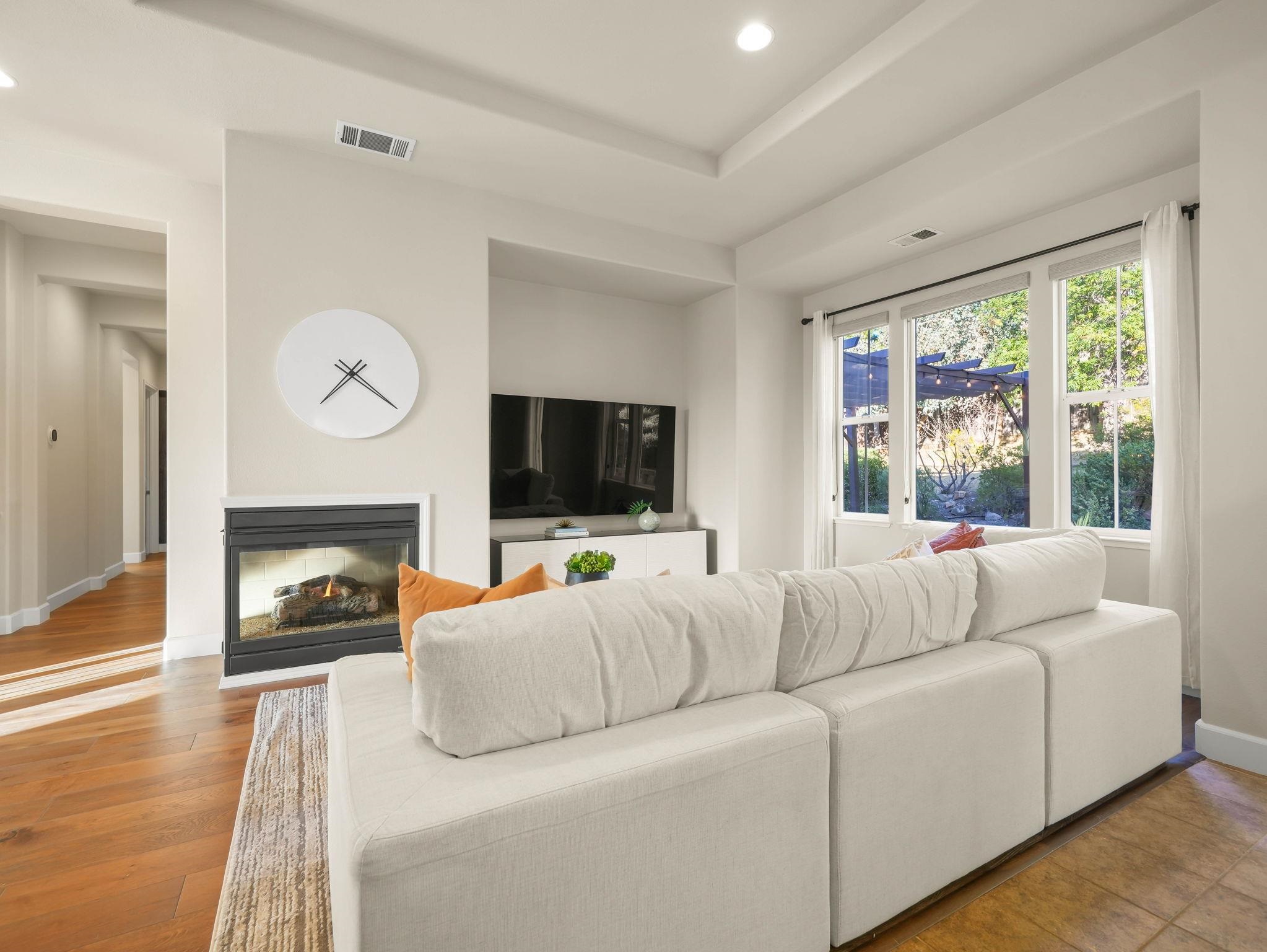 Detail Gallery Image 15 of 51 For 4040 Davenport Ln, Concord,  CA 94518 - 5 Beds | 3/1 Baths