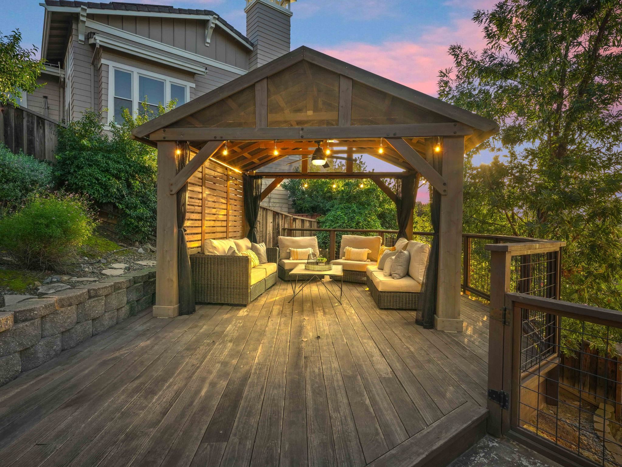 Detail Gallery Image 38 of 51 For 4040 Davenport Ln, Concord,  CA 94518 - 5 Beds | 3/1 Baths