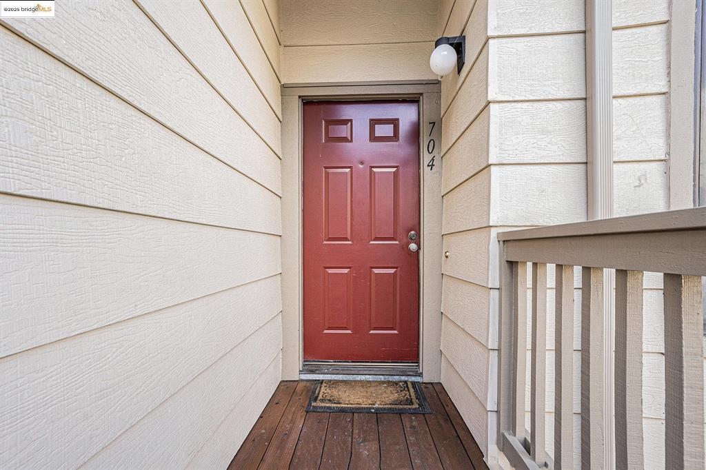 Detail Gallery Image 3 of 9 For 704 Windsor, Hercules,  CA 94547 - 2 Beds | 2 Baths