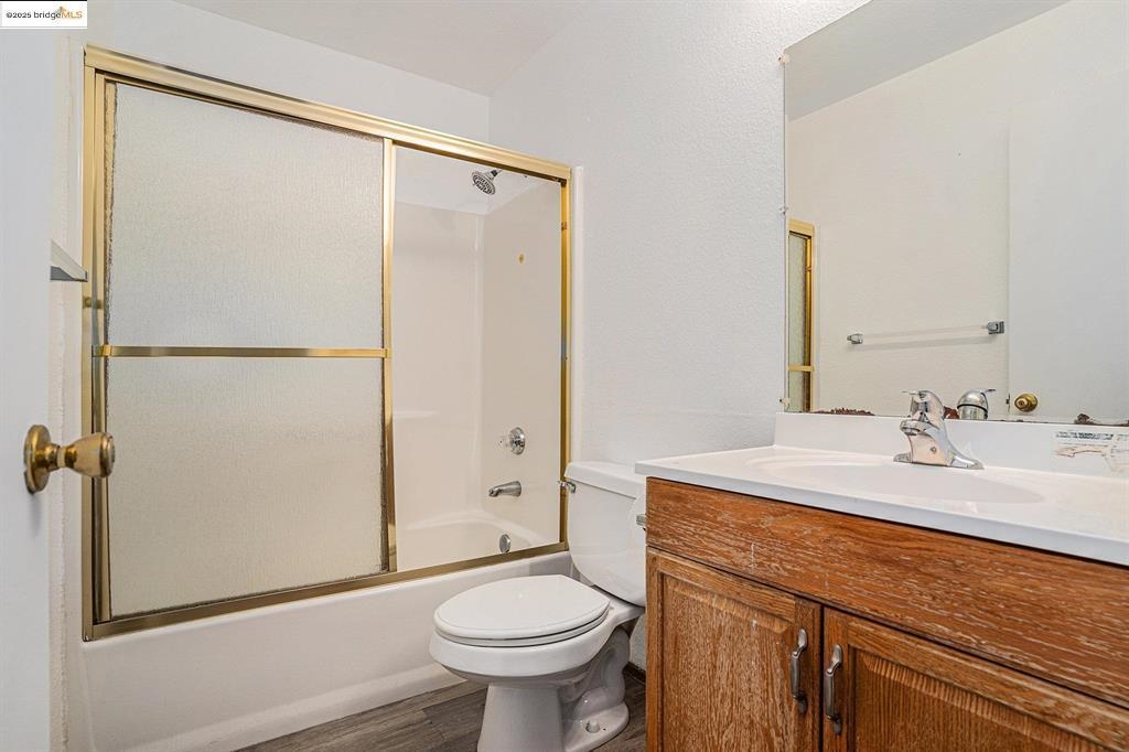 Detail Gallery Image 8 of 9 For 704 Windsor, Hercules,  CA 94547 - 2 Beds | 2 Baths