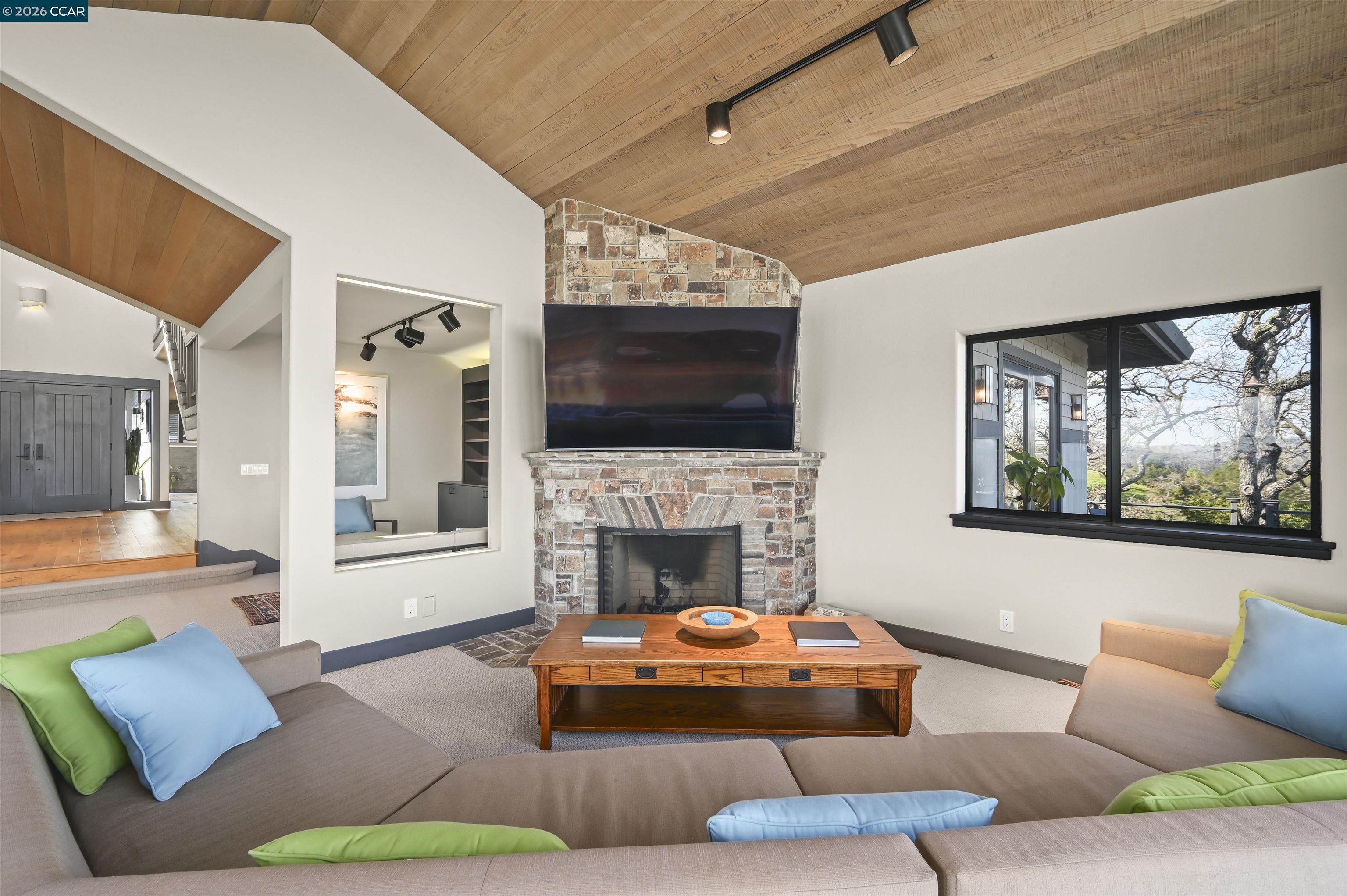 Detail Gallery Image 12 of 47 For 3284 Surmont Dr, Lafayette,  CA 94549 - 4 Beds | 3/1 Baths