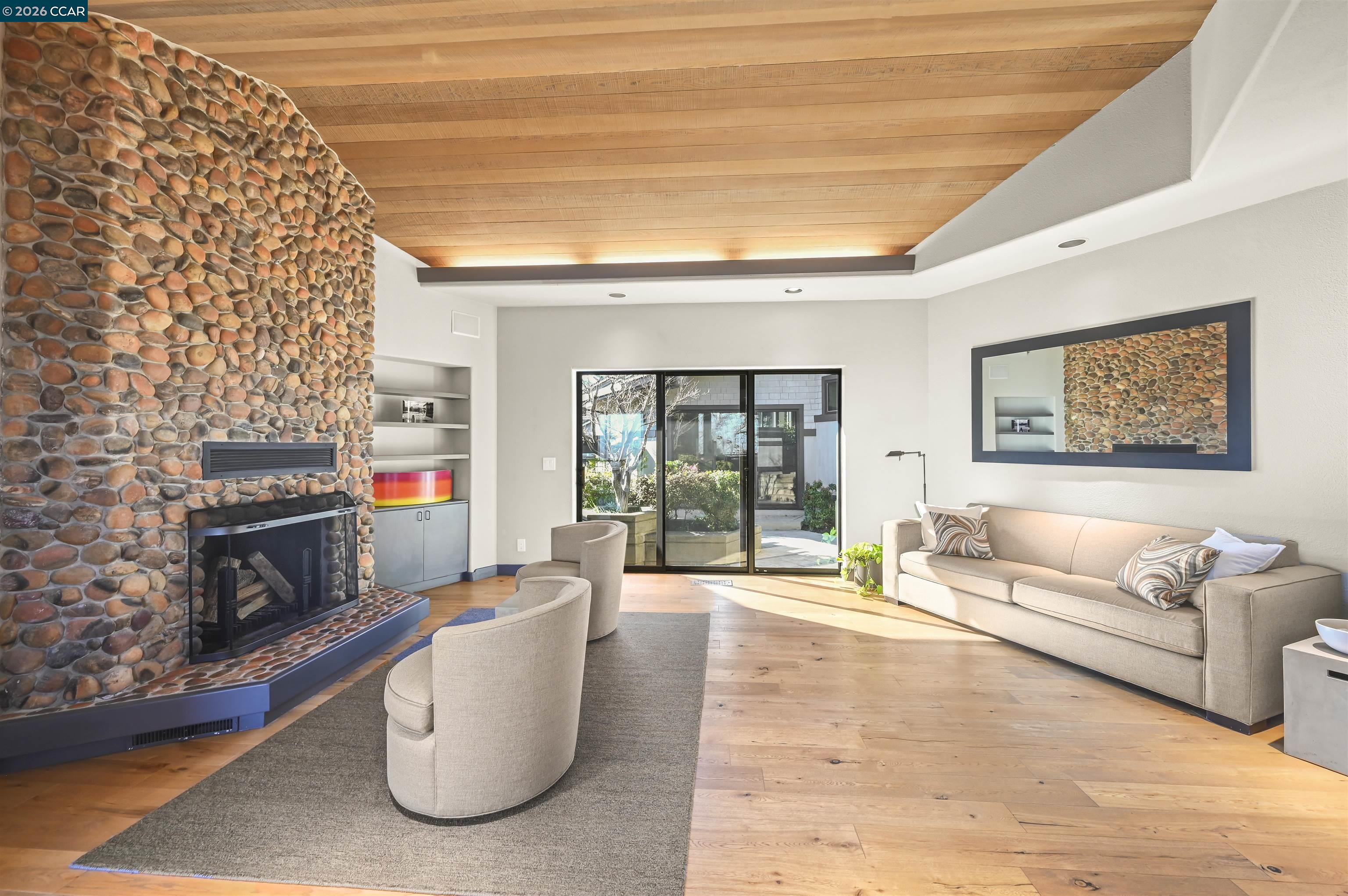 Detail Gallery Image 15 of 47 For 3284 Surmont Dr, Lafayette,  CA 94549 - 4 Beds | 3/1 Baths