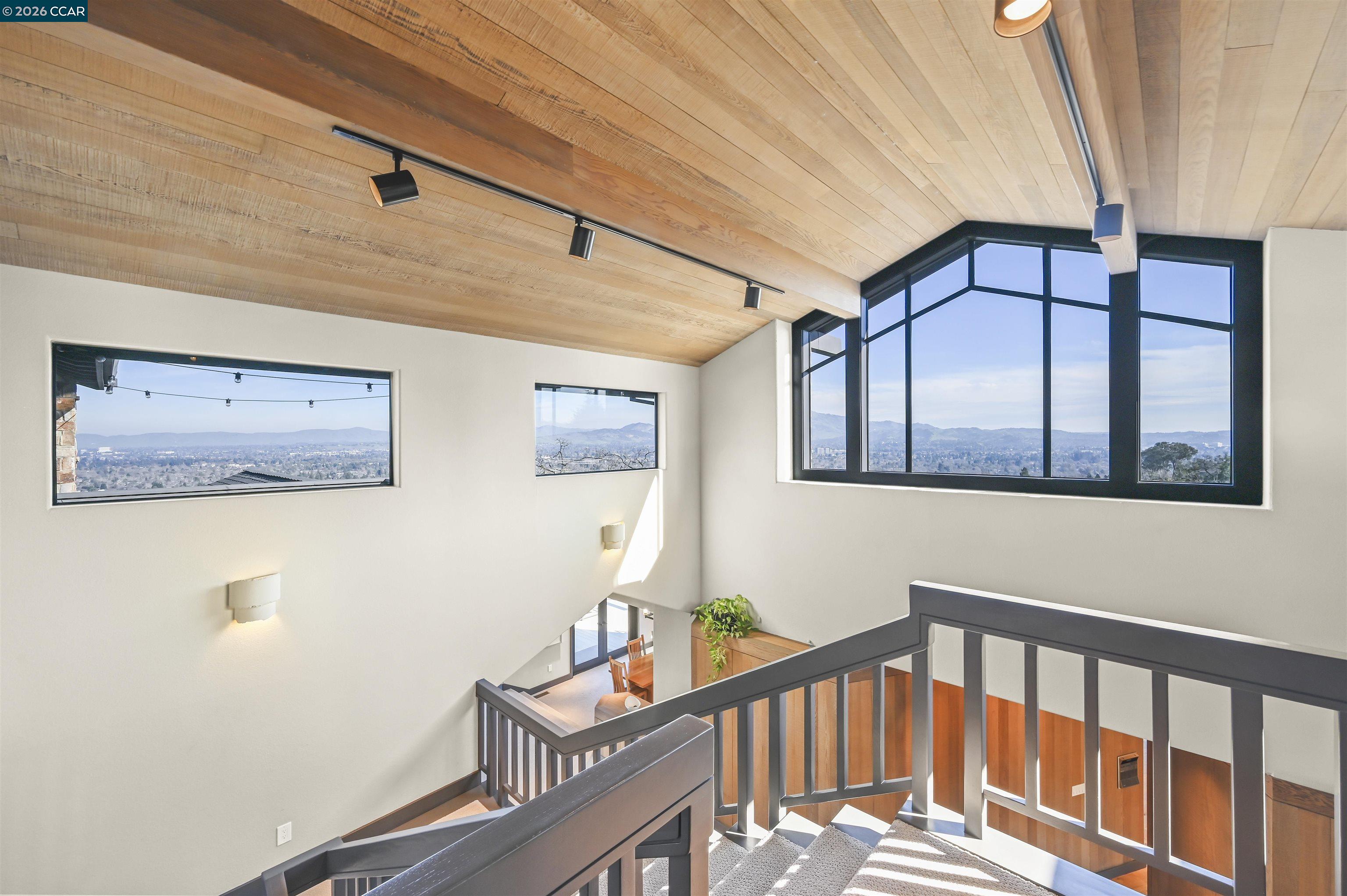 Detail Gallery Image 22 of 47 For 3284 Surmont Dr, Lafayette,  CA 94549 - 4 Beds | 3/1 Baths