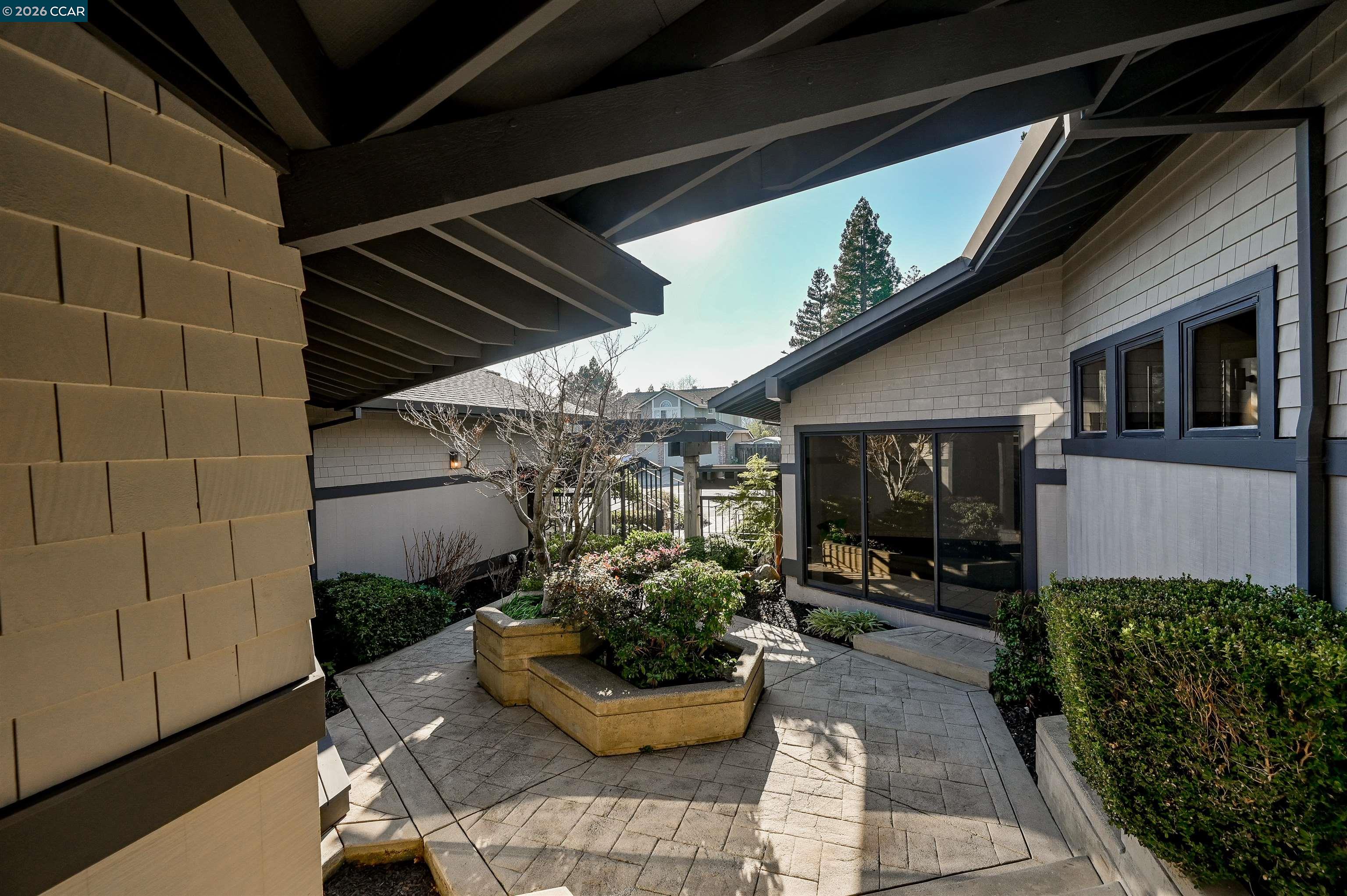 Detail Gallery Image 4 of 47 For 3284 Surmont Dr, Lafayette,  CA 94549 - 4 Beds | 3/1 Baths