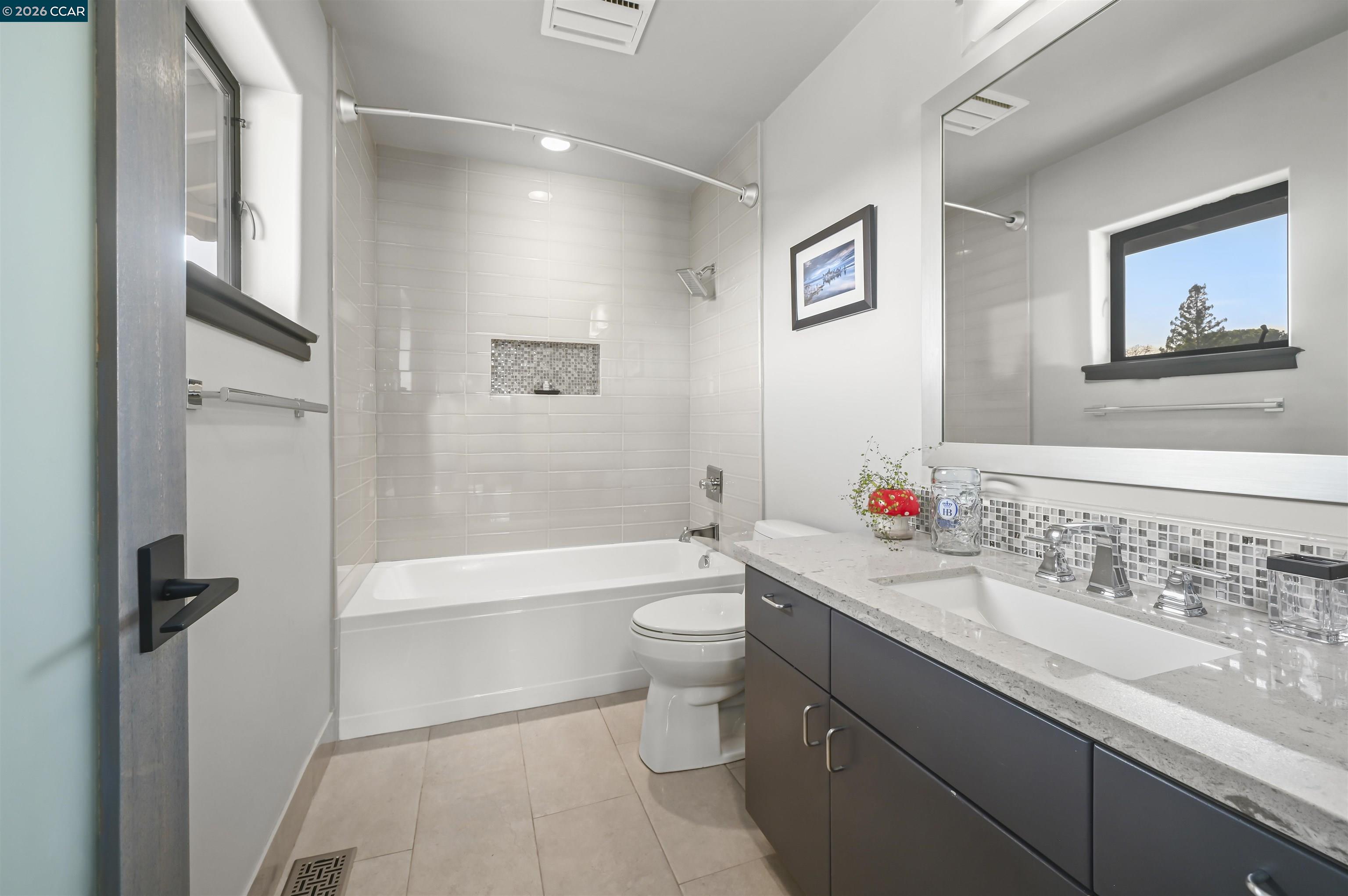 Detail Gallery Image 28 of 47 For 3284 Surmont Dr, Lafayette,  CA 94549 - 4 Beds | 3/1 Baths