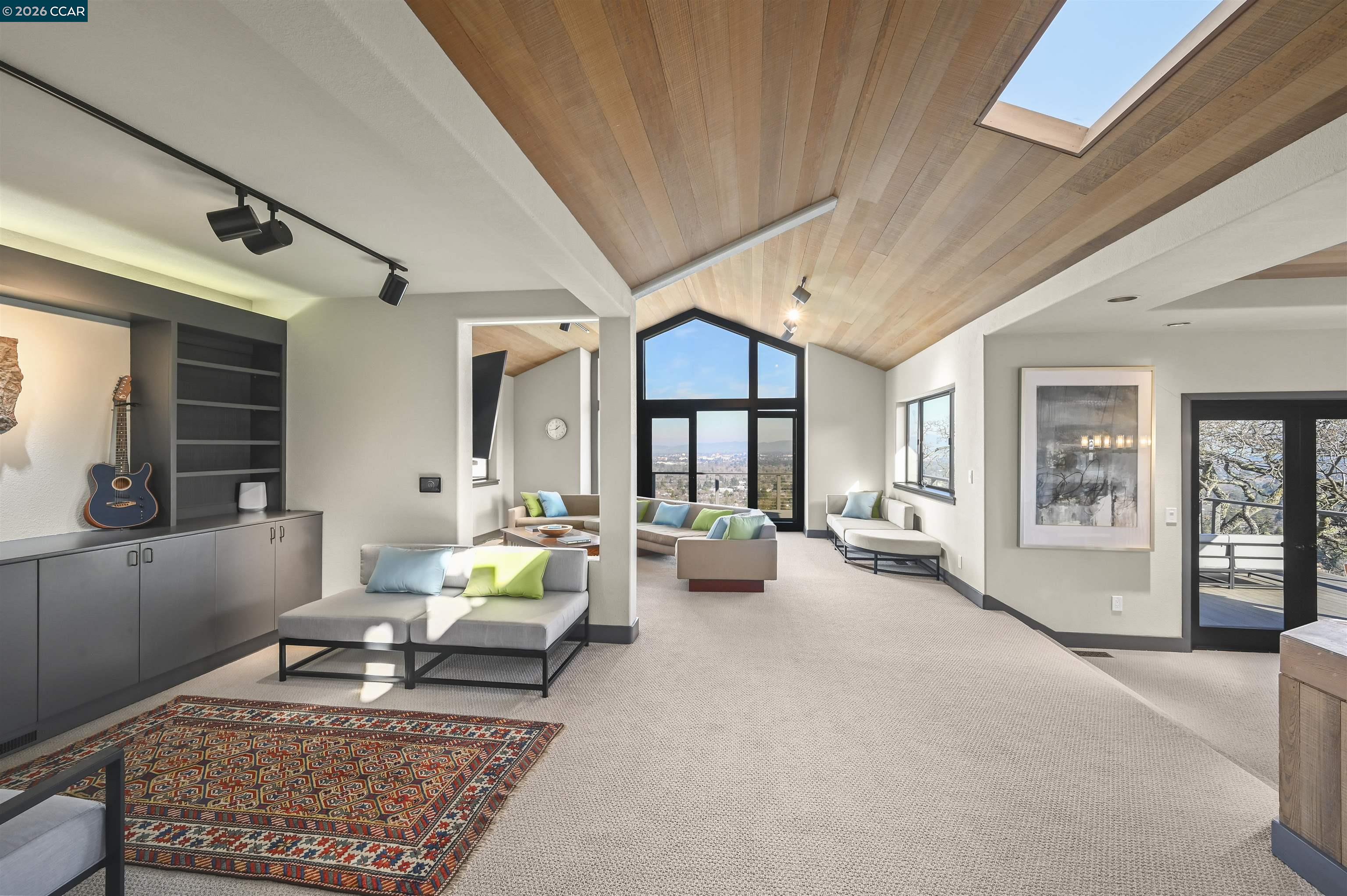 Detail Gallery Image 9 of 47 For 3284 Surmont Dr, Lafayette,  CA 94549 - 4 Beds | 3/1 Baths