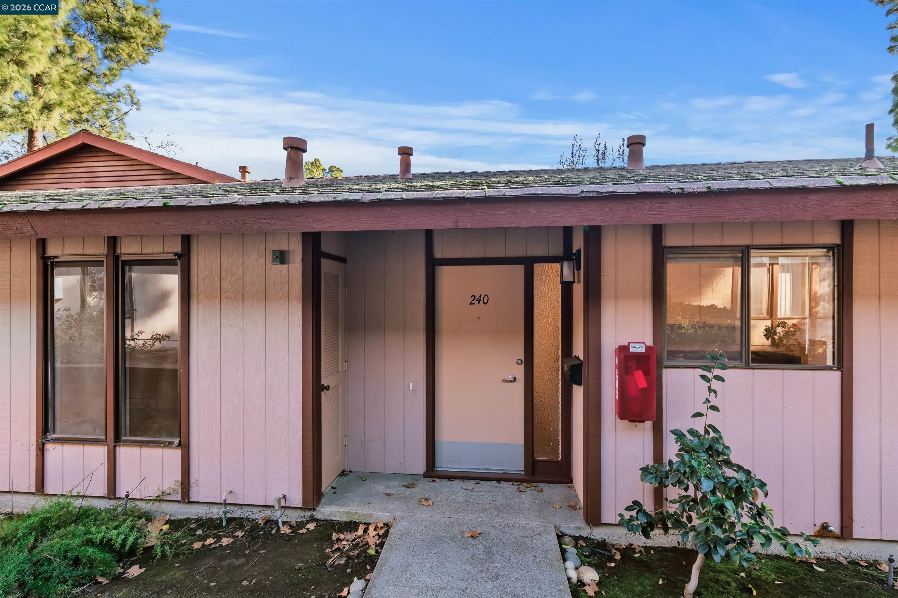 238-240 Camelback Rd, Pleasant Hill, CA, 94523