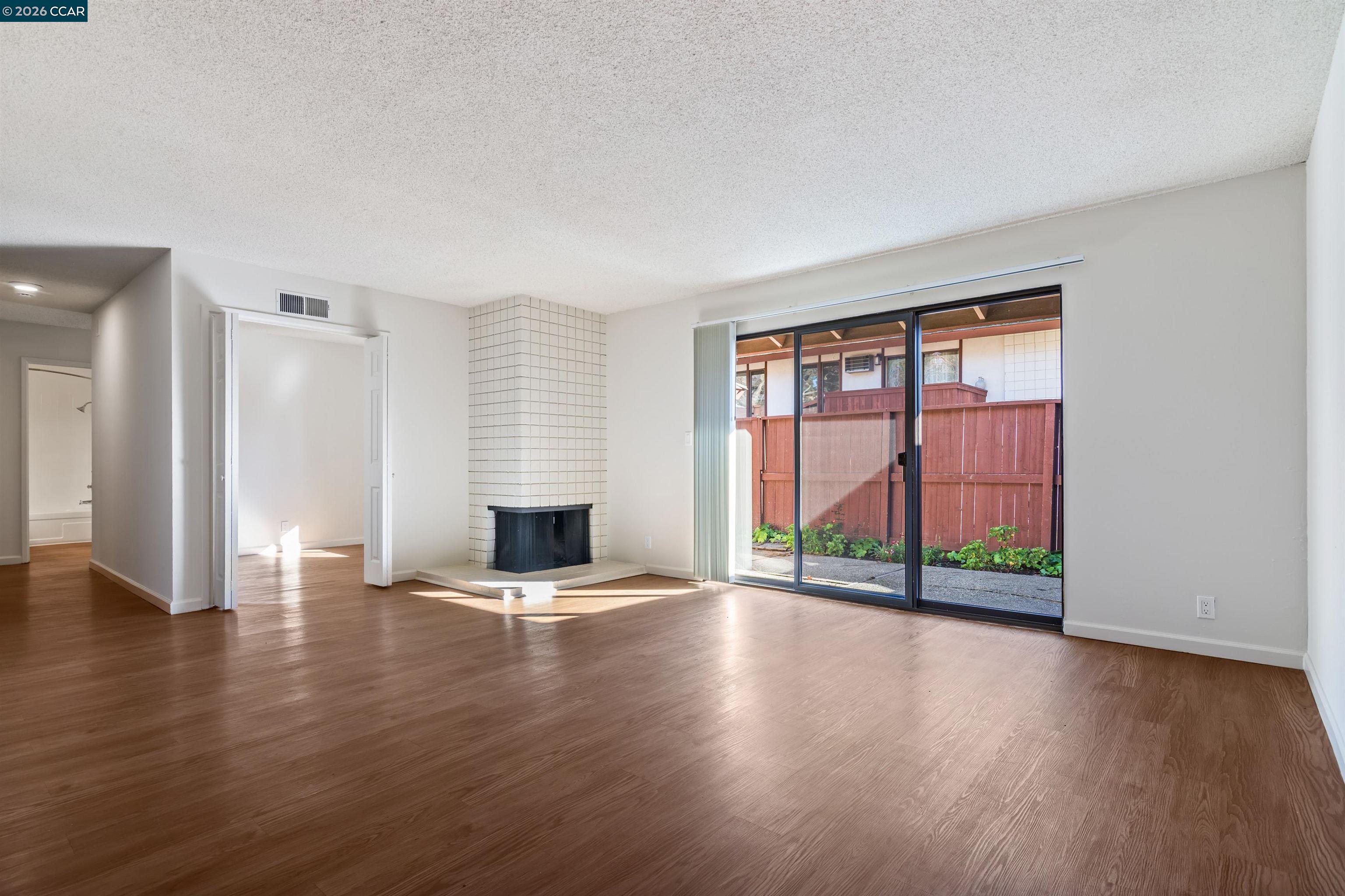 Detail Gallery Image 16 of 36 For 238-240 Camelback Rd, Pleasant Hill,  CA 94523 - – Beds | – Baths