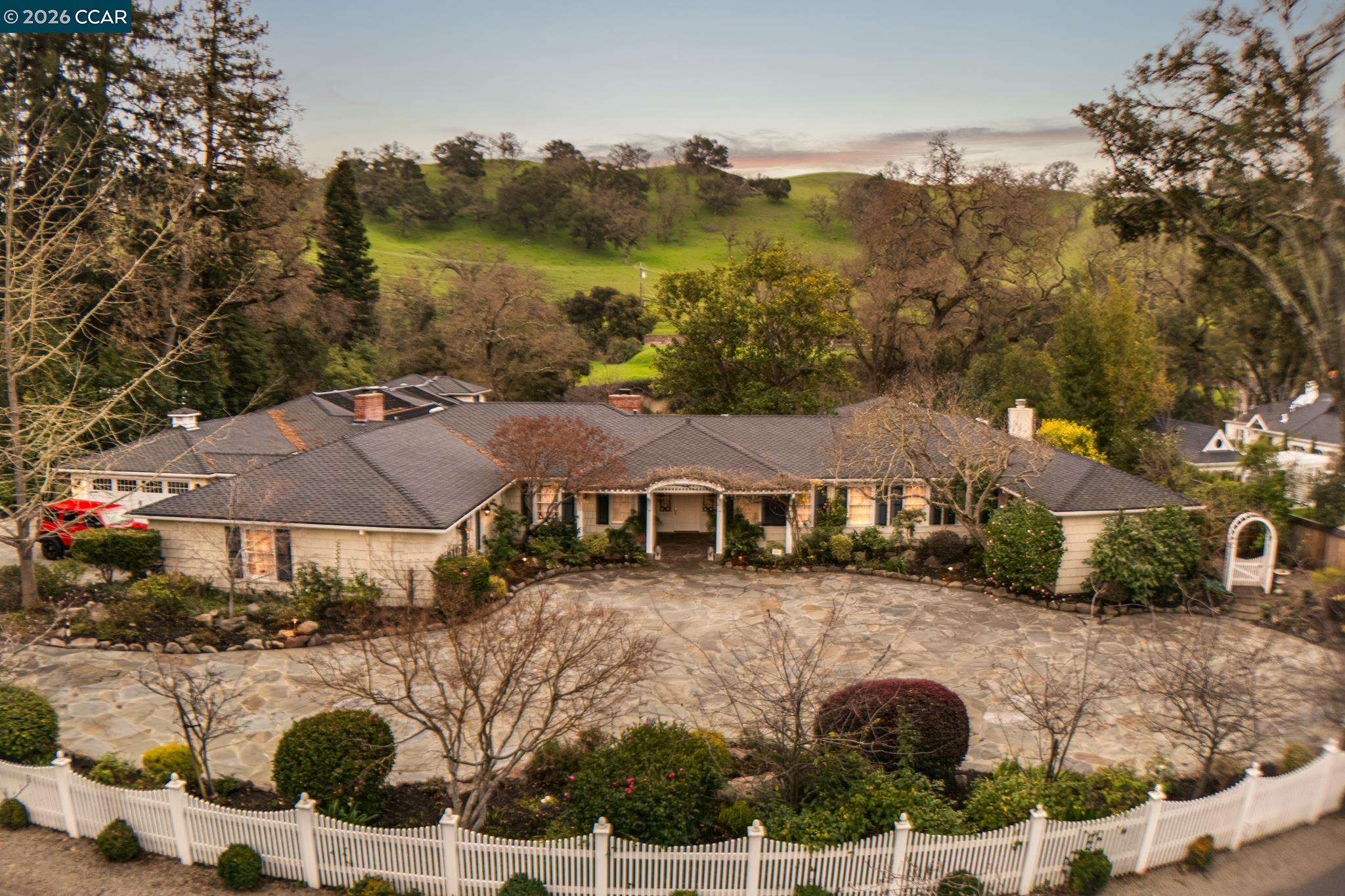 Detail Gallery Image 2 of 20 For 1720 Alameda Diablo, Diablo,  CA 94528 - 8 Beds | 7/3 Baths