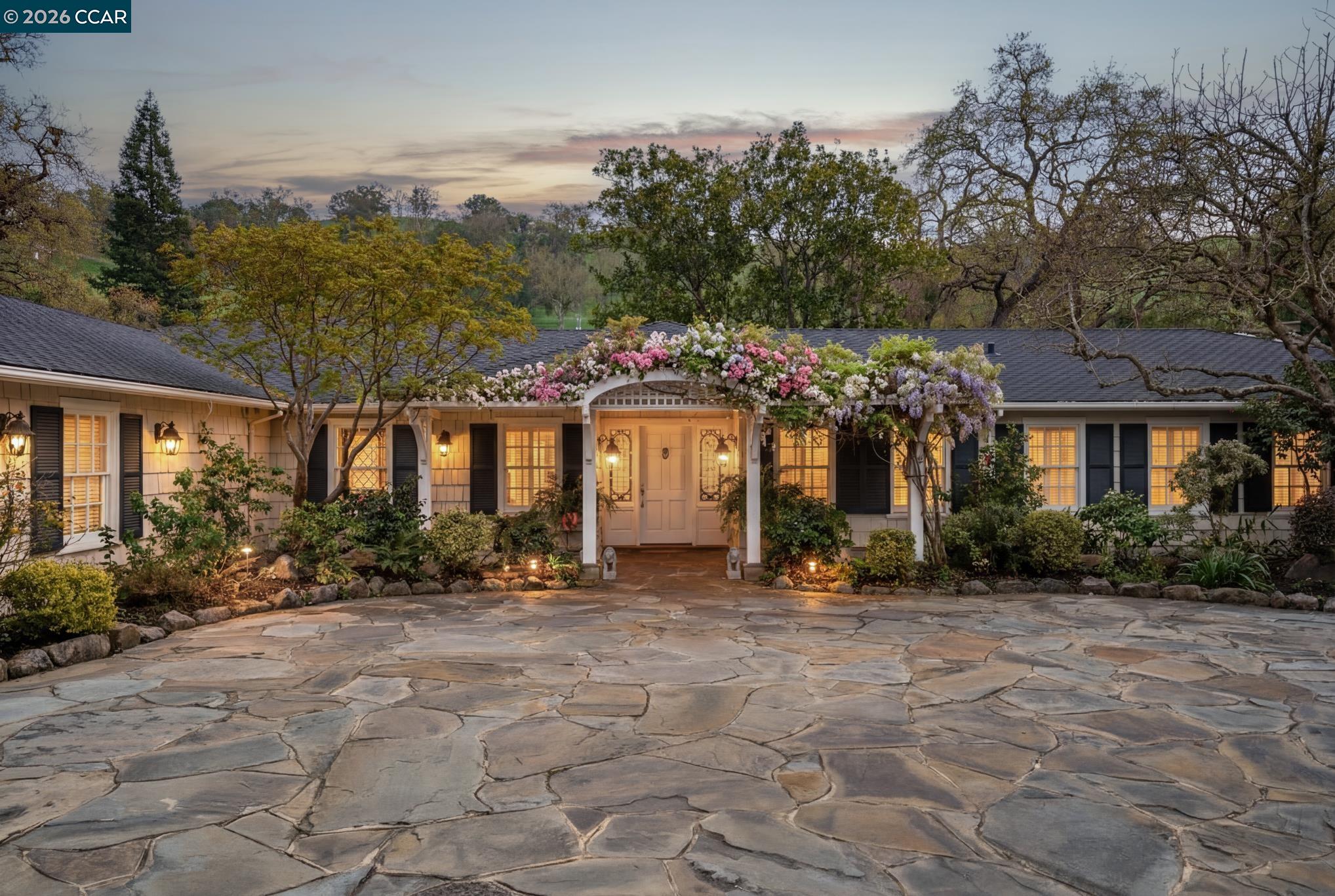 Detail Gallery Image 3 of 20 For 1720 Alameda Diablo, Diablo,  CA 94528 - 8 Beds | 7/3 Baths