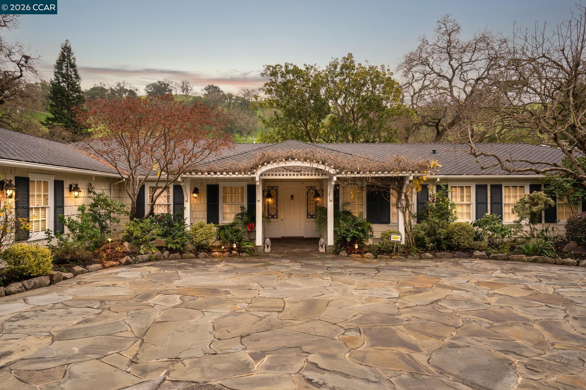 Detail Gallery Image 4 of 20 For 1720 Alameda Diablo, Diablo,  CA 94528 - 8 Beds | 7/3 Baths