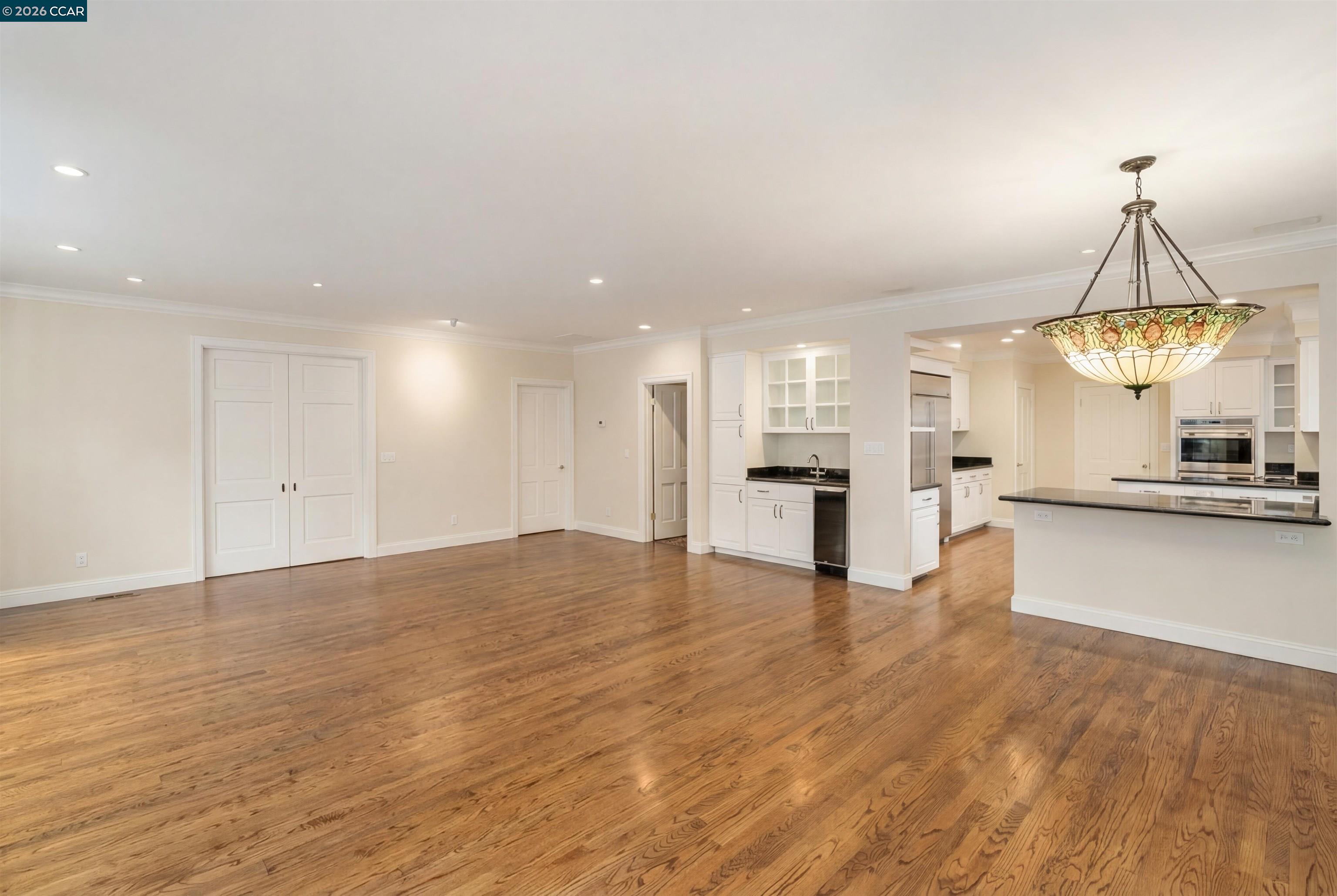 Detail Gallery Image 10 of 27 For 1720 Alameda Diablo, Diablo,  CA 94528 - 8 Beds | 7/3 Baths