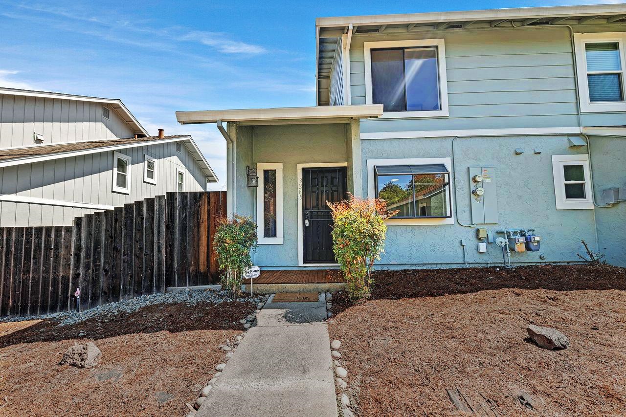 Detail Gallery Image 4 of 58 For 3285 Monika Ln, Hayward,  CA 94541 - 2 Beds | 1/1 Baths