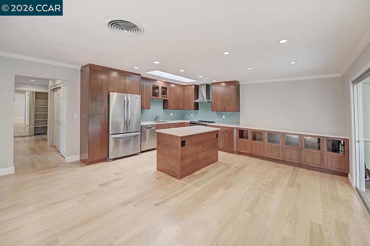 Photo #5: 41121937 Listing: Photo #5