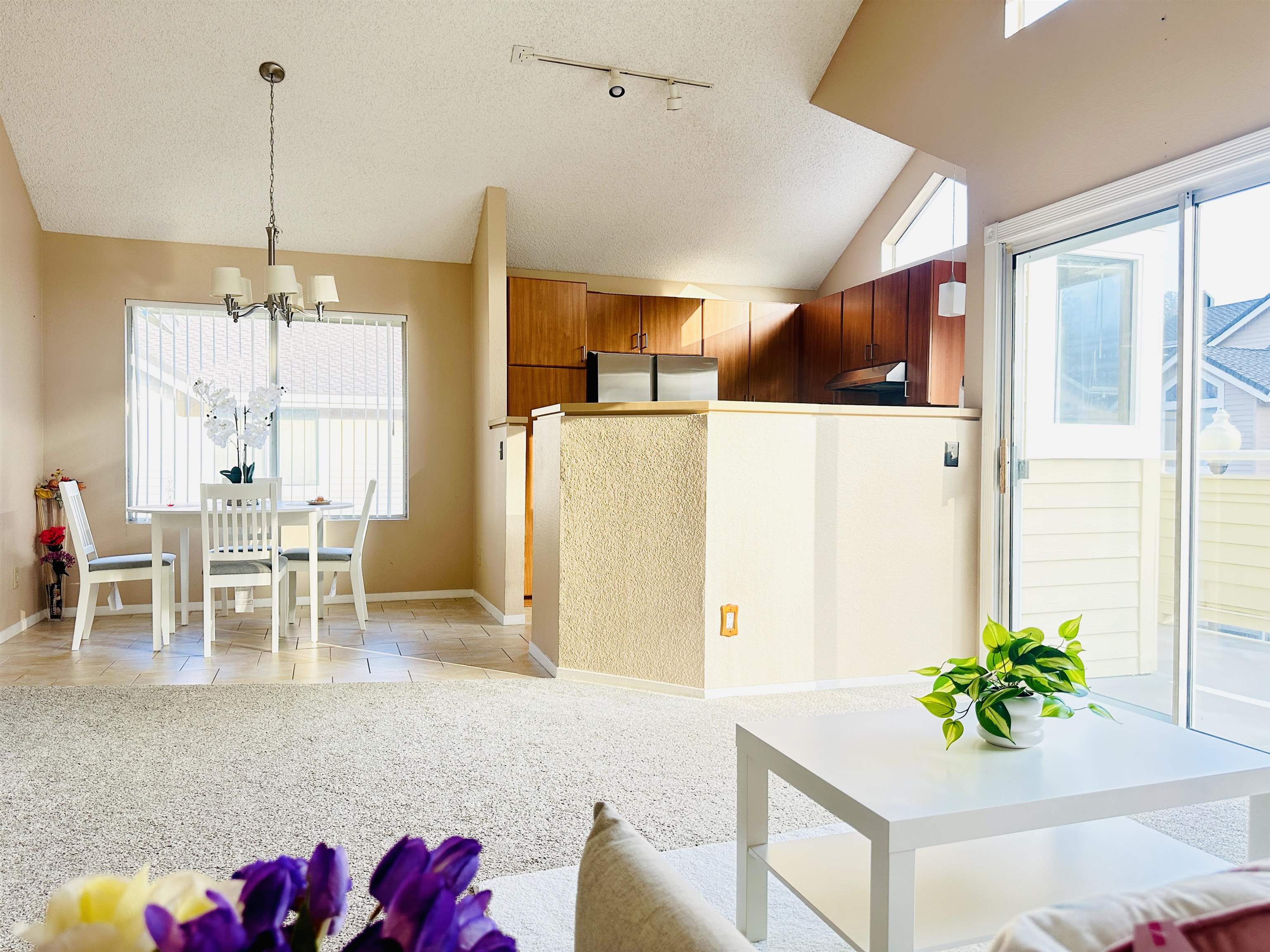 Detail Gallery Image 4 of 47 For 161 Seaway Ct, Hercules,  CA 94547 - 2 Beds | 2 Baths