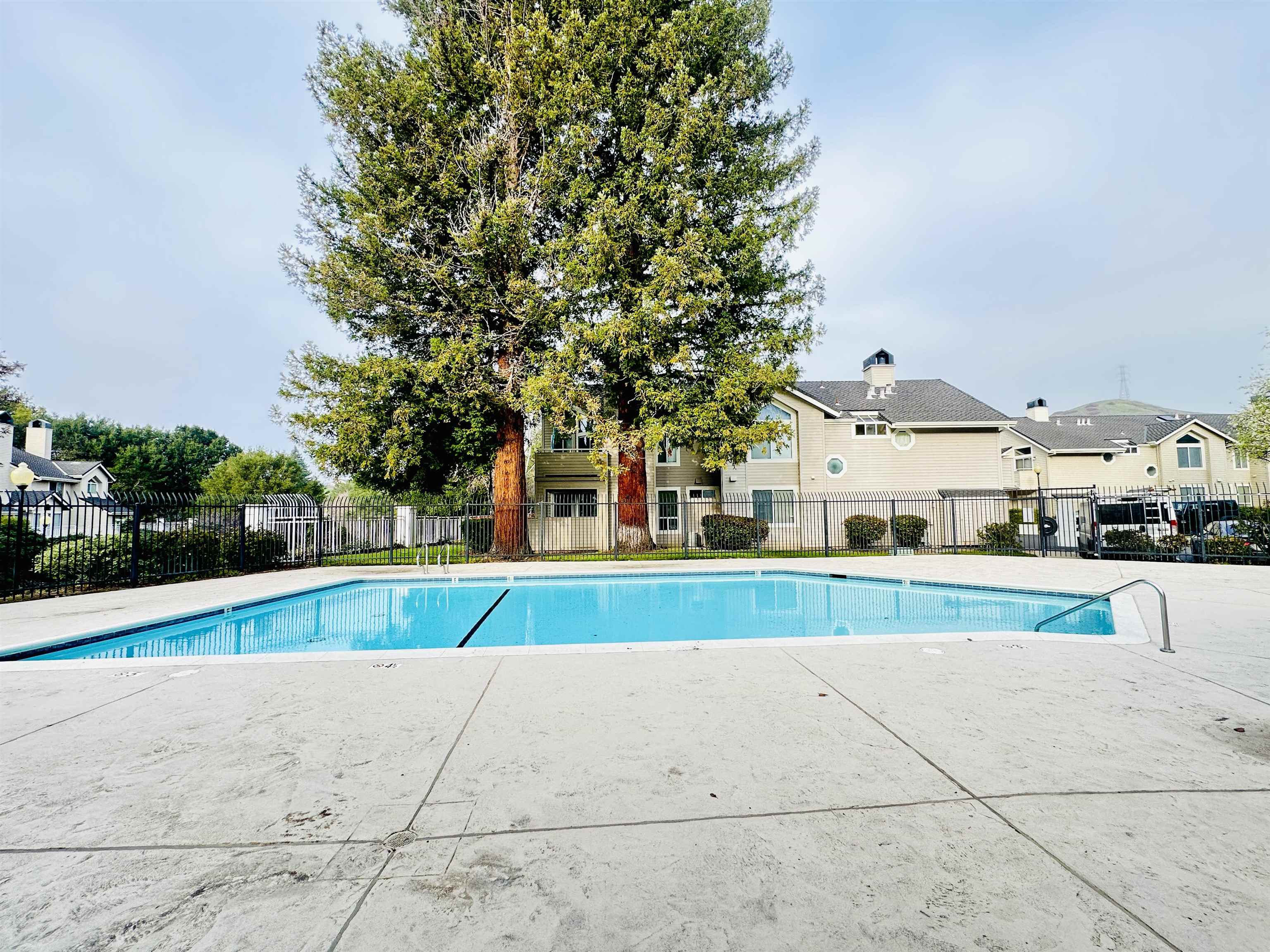 Detail Gallery Image 38 of 47 For 161 Seaway Ct, Hercules,  CA 94547 - 2 Beds | 2 Baths