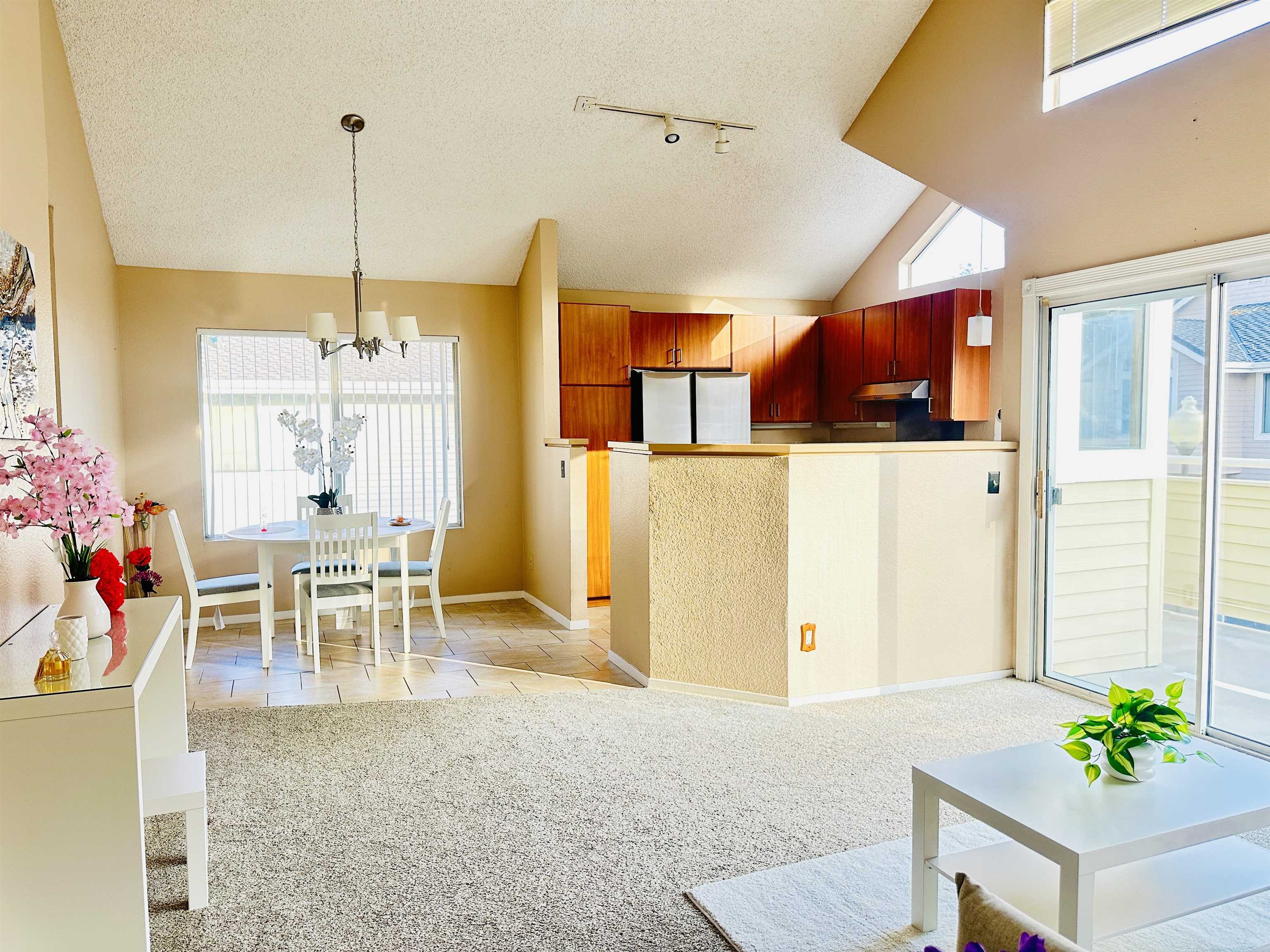 Detail Gallery Image 5 of 47 For 161 Seaway Ct, Hercules,  CA 94547 - 2 Beds | 2 Baths