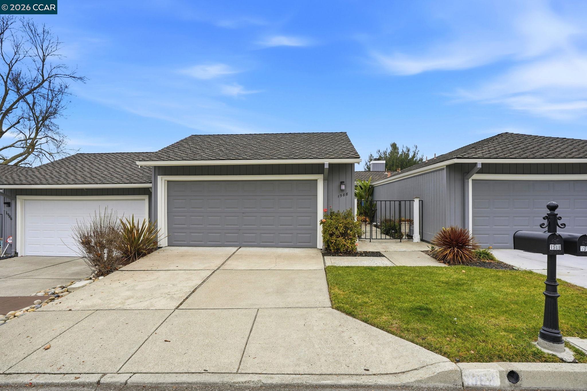 Front Image Thumbnail for CC41121946