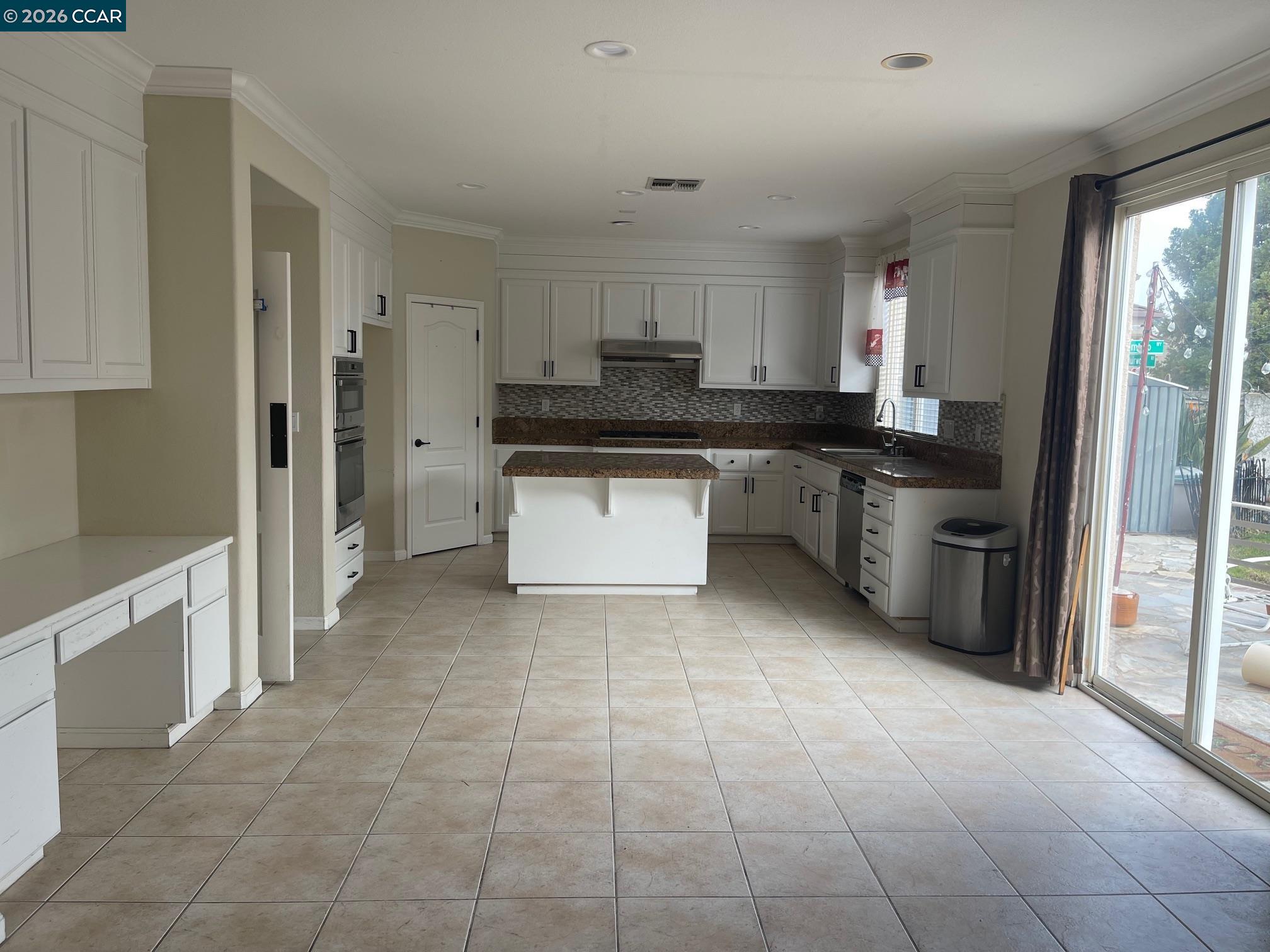 Detail Gallery Image 20 of 27 For 2096 Goldpine Way, Antioch,  CA 94509 - 5 Beds | 3 Baths