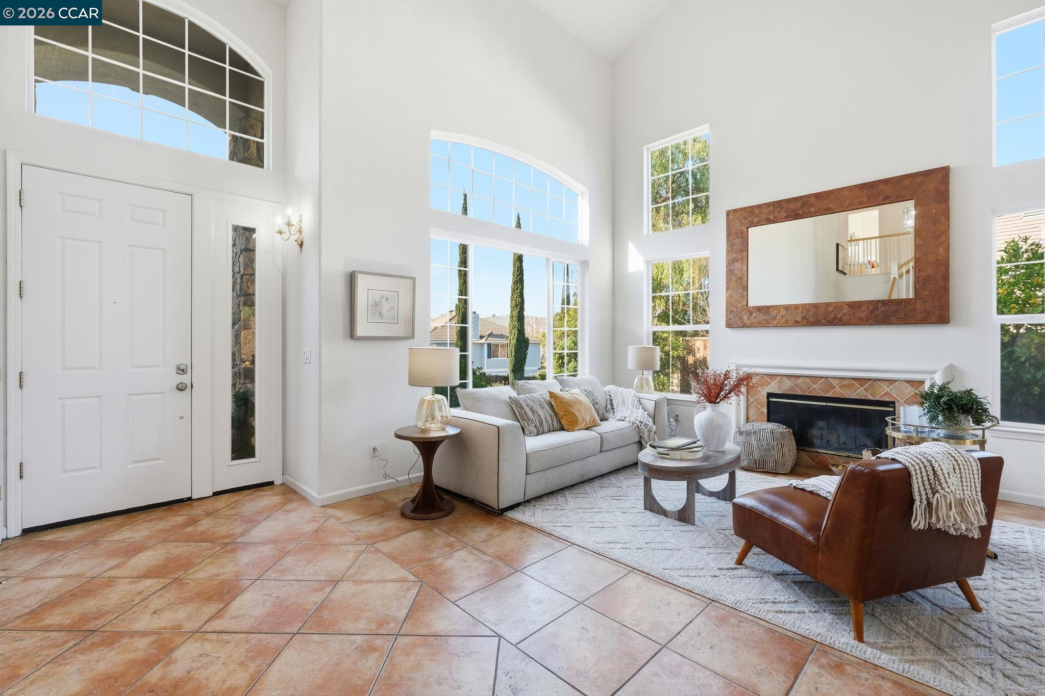 Detail Gallery Image 13 of 59 For 868 Deer Spring Cir, Concord,  CA 94521 - 5 Beds | 3/1 Baths