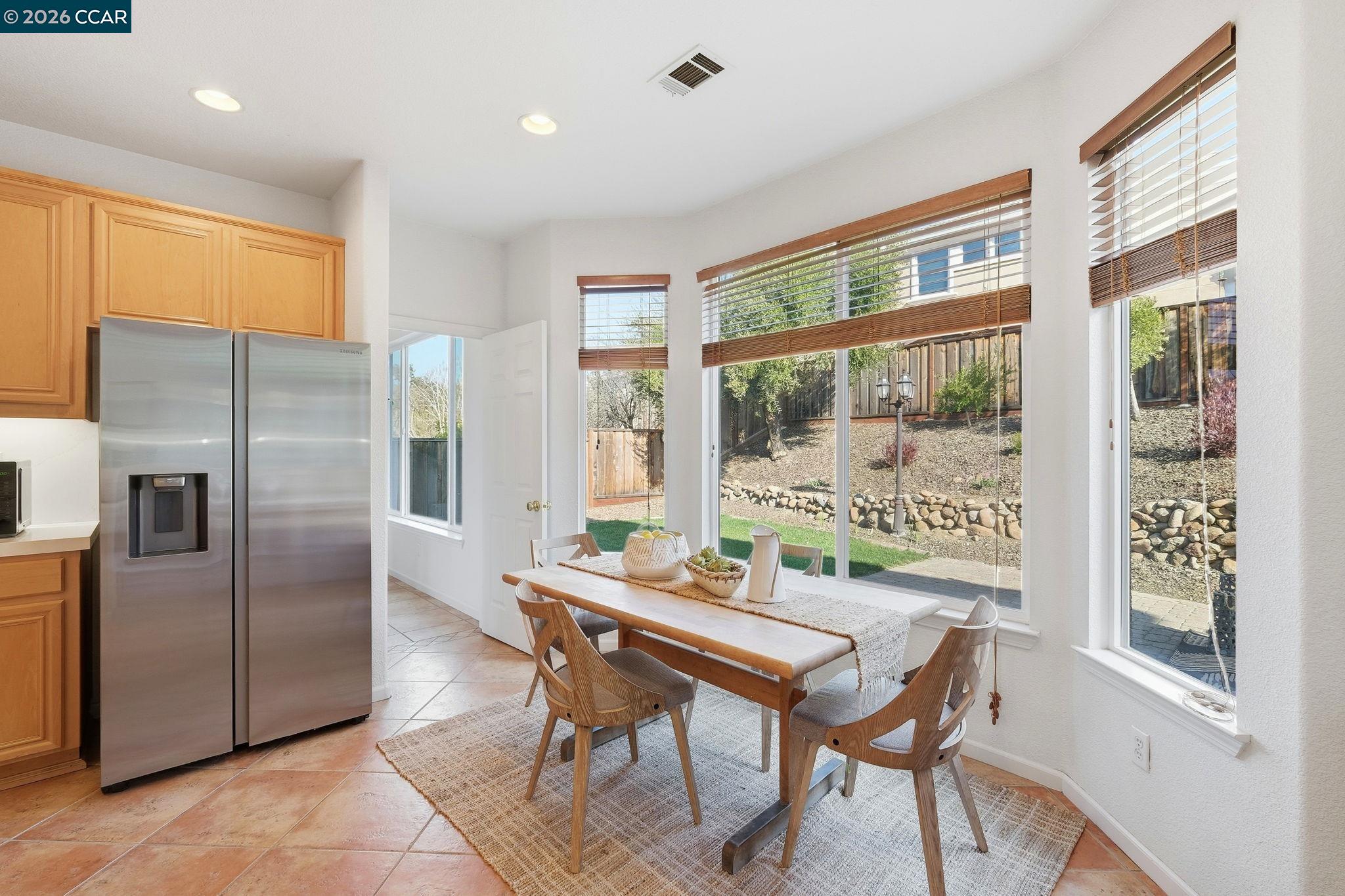 Detail Gallery Image 18 of 59 For 868 Deer Spring Cir, Concord,  CA 94521 - 5 Beds | 3/1 Baths