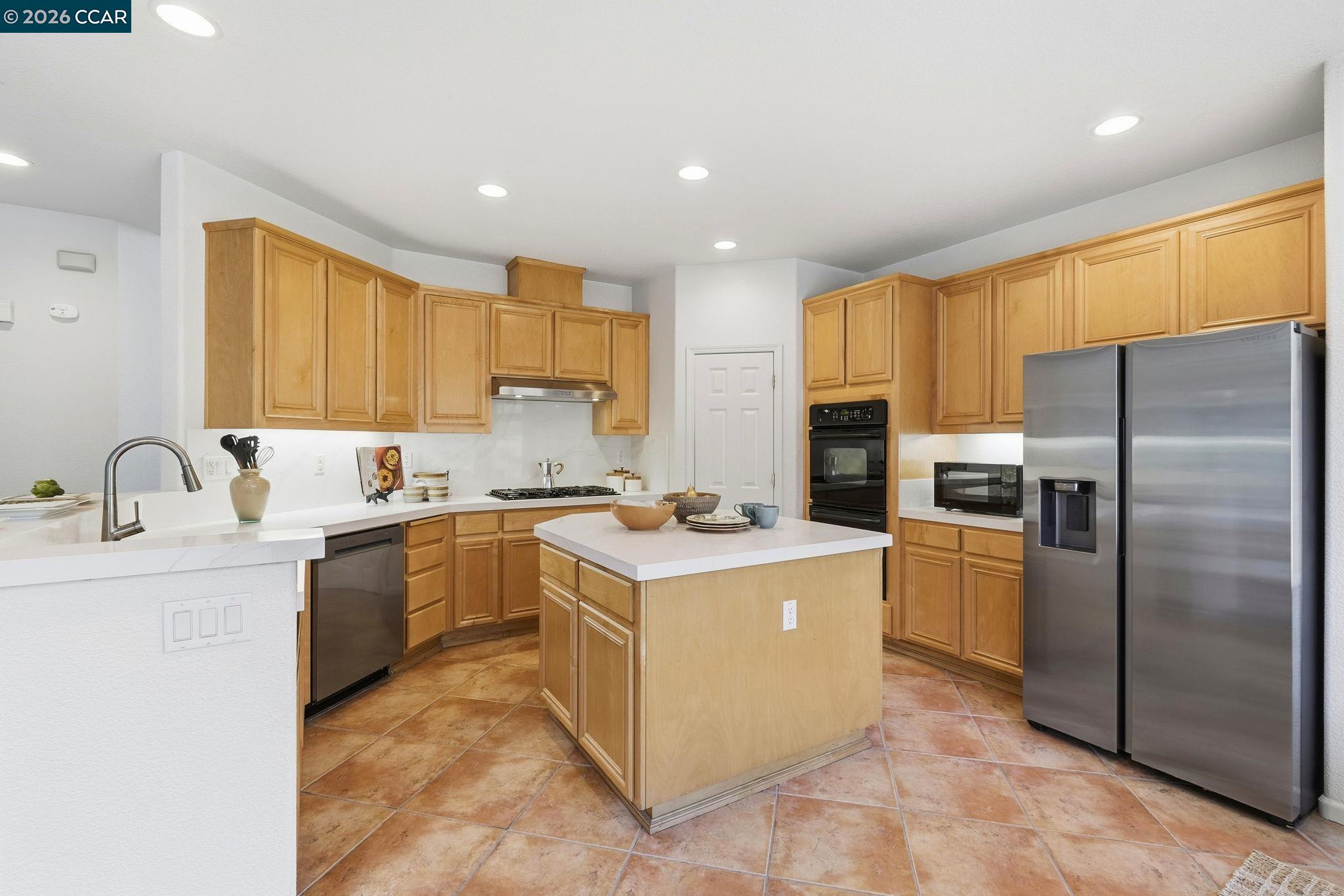 Detail Gallery Image 21 of 59 For 868 Deer Spring Cir, Concord,  CA 94521 - 5 Beds | 3/1 Baths