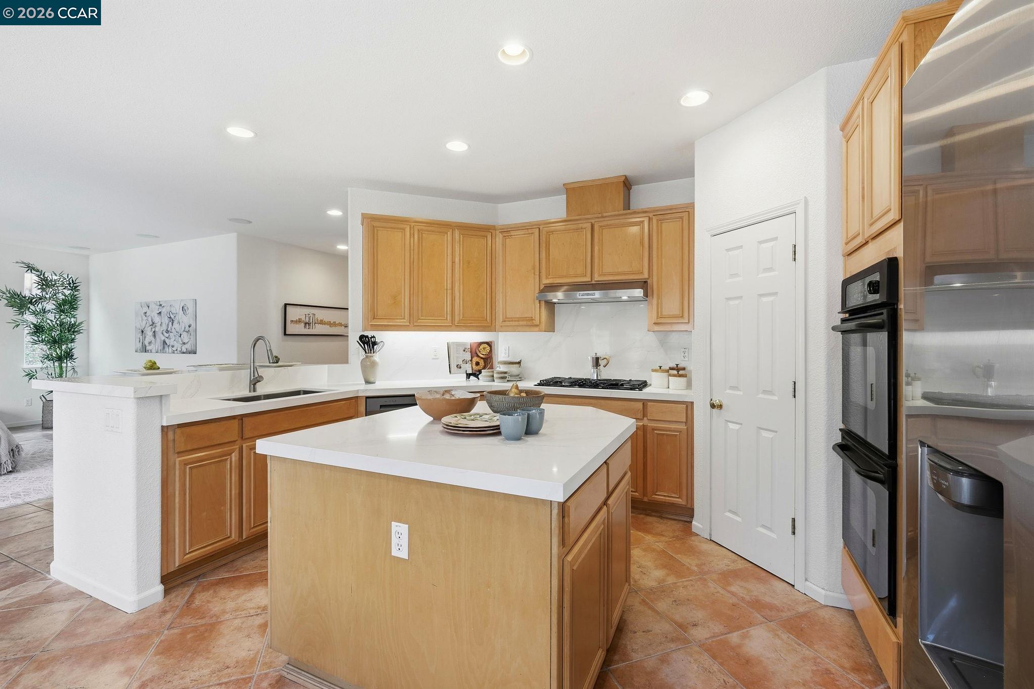 Detail Gallery Image 22 of 59 For 868 Deer Spring Cir, Concord,  CA 94521 - 5 Beds | 3/1 Baths