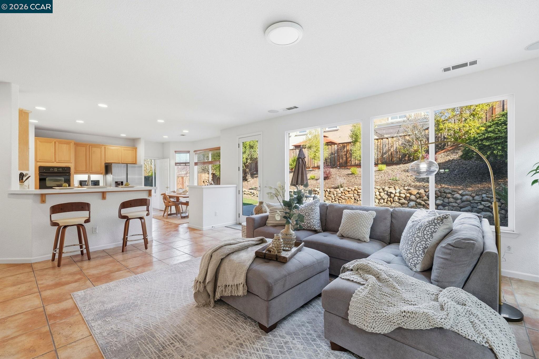 Detail Gallery Image 23 of 59 For 868 Deer Spring Cir, Concord,  CA 94521 - 5 Beds | 3/1 Baths