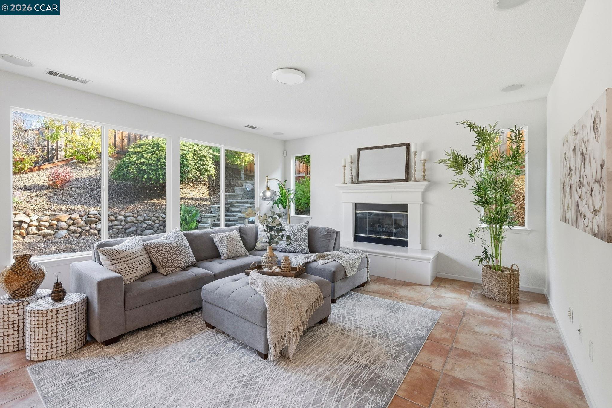 Detail Gallery Image 24 of 59 For 868 Deer Spring Cir, Concord,  CA 94521 - 5 Beds | 3/1 Baths