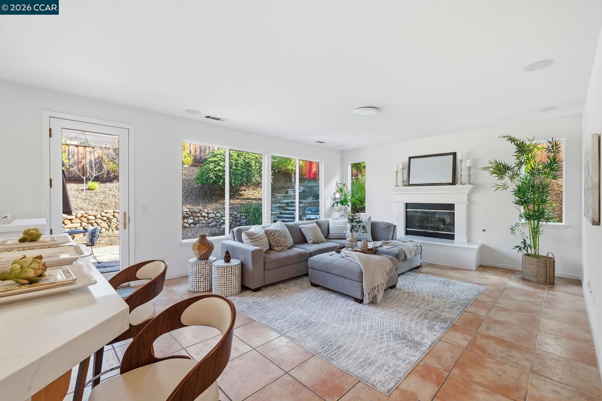 Detail Gallery Image 25 of 59 For 868 Deer Spring Cir, Concord,  CA 94521 - 5 Beds | 3/1 Baths