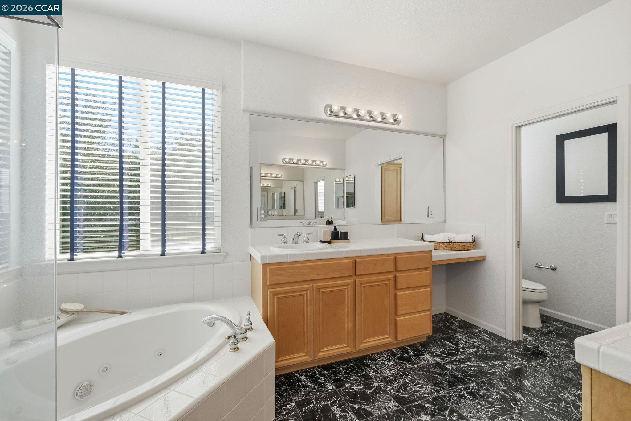 Detail Gallery Image 31 of 59 For 868 Deer Spring Cir, Concord,  CA 94521 - 5 Beds | 3/1 Baths