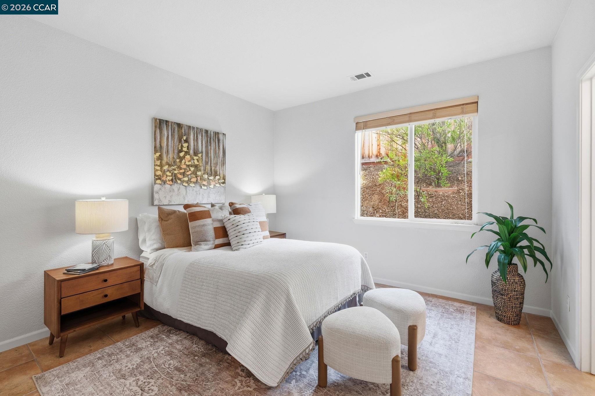 Detail Gallery Image 34 of 59 For 868 Deer Spring Cir, Concord,  CA 94521 - 5 Beds | 3/1 Baths