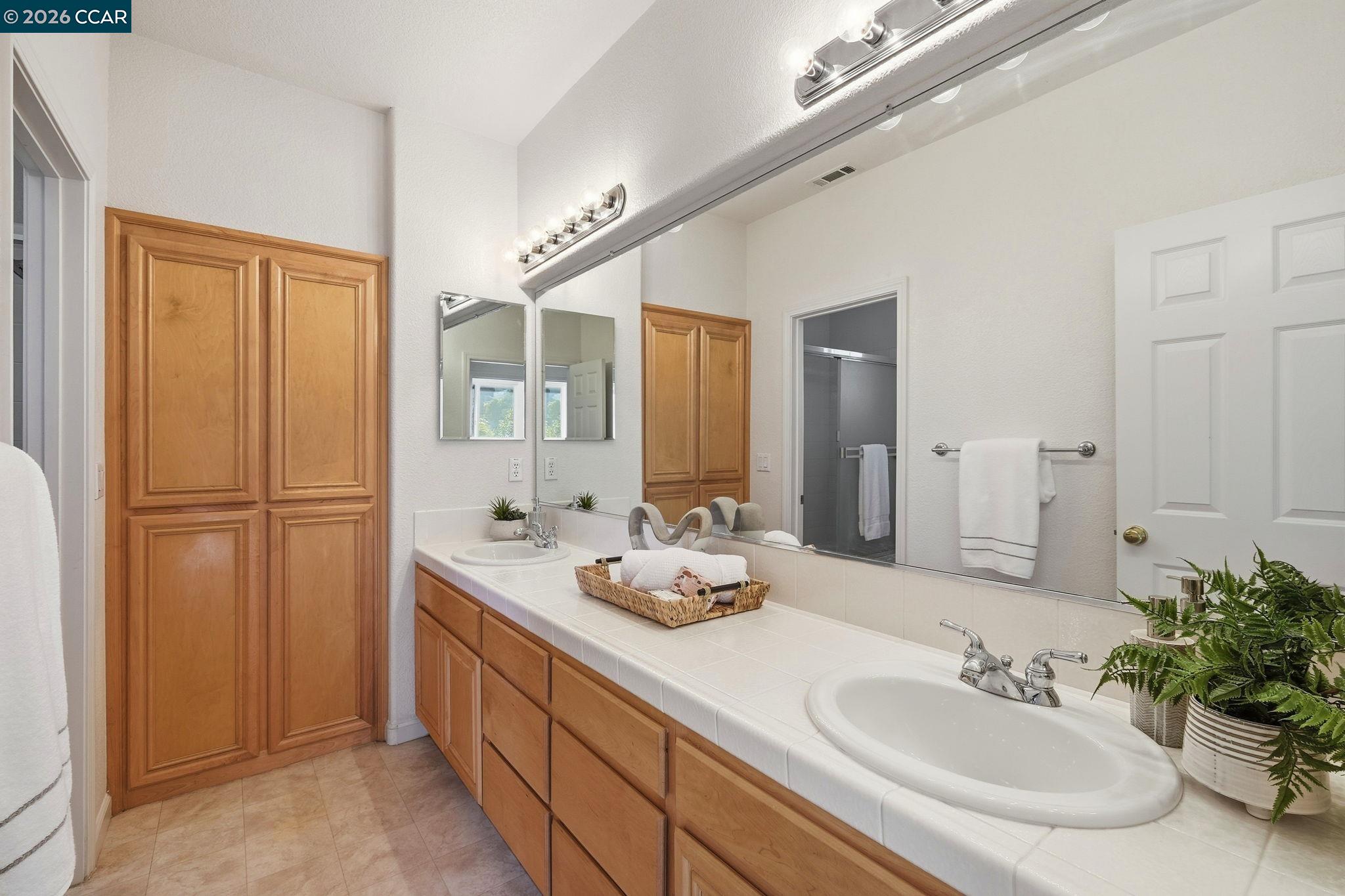 Detail Gallery Image 40 of 59 For 868 Deer Spring Cir, Concord,  CA 94521 - 5 Beds | 3/1 Baths