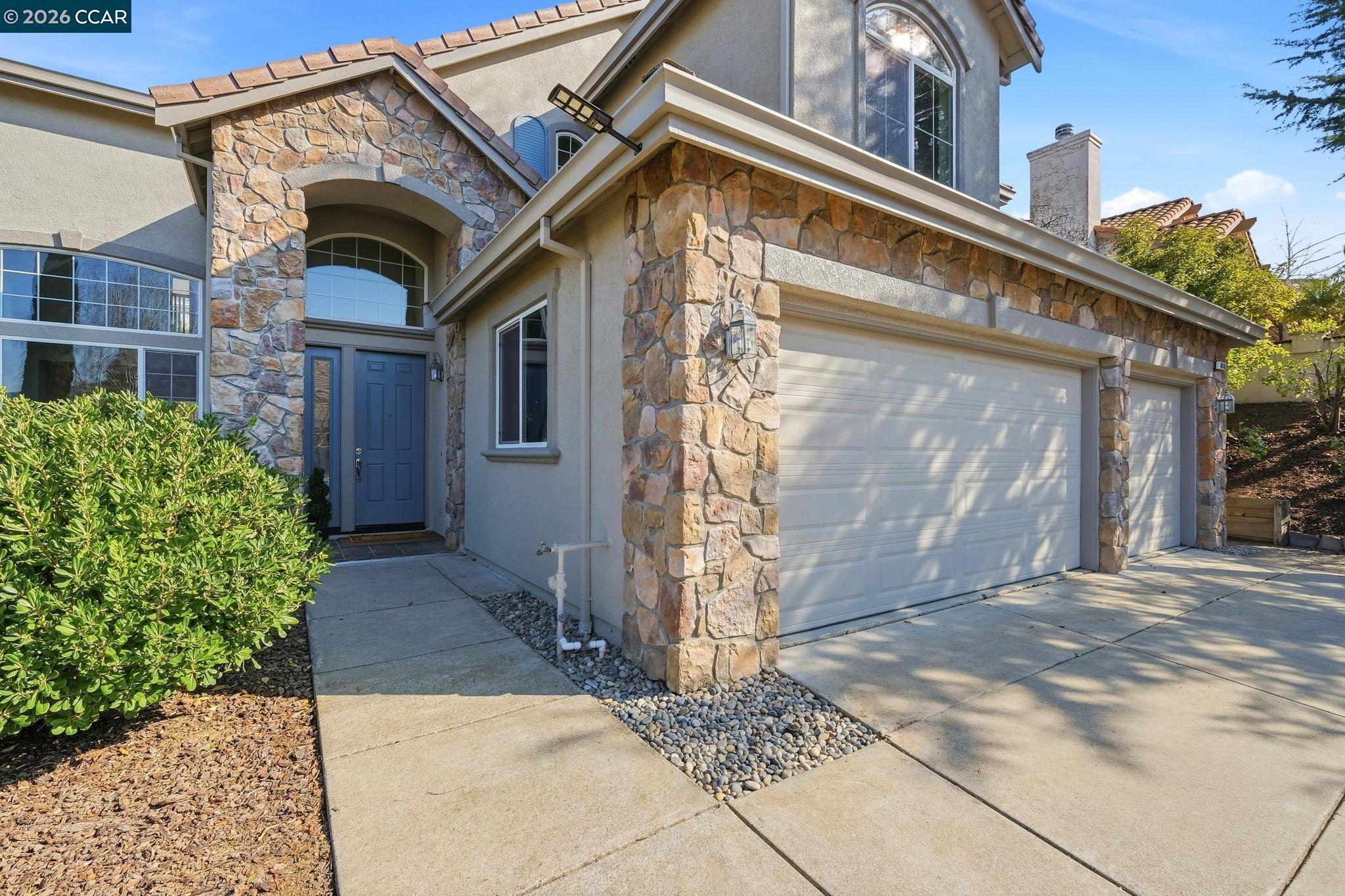 Detail Gallery Image 9 of 59 For 868 Deer Spring Cir, Concord,  CA 94521 - 5 Beds | 3/1 Baths