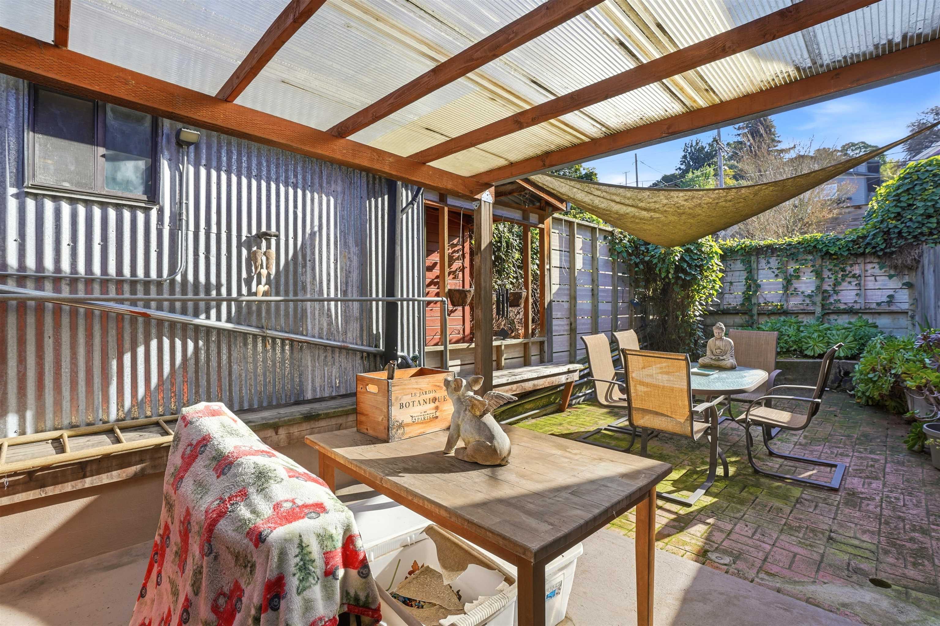 Detail Gallery Image 13 of 46 For 733 Loring Ave, Crockett,  CA 94525-1235 - – Beds | – Baths