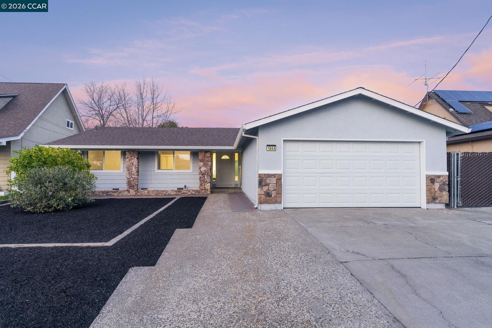 Front Image Thumbnail for CC41121982