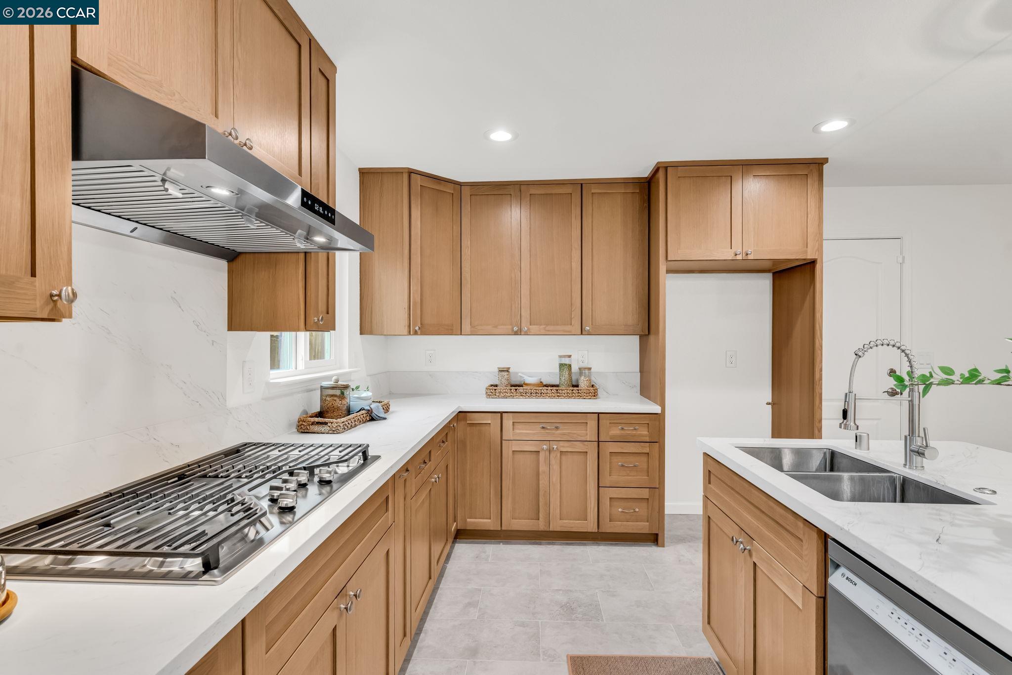 Detail Gallery Image 13 of 37 For 1866 Elkwood Dr, Concord,  CA 94519 - 3 Beds | 2 Baths