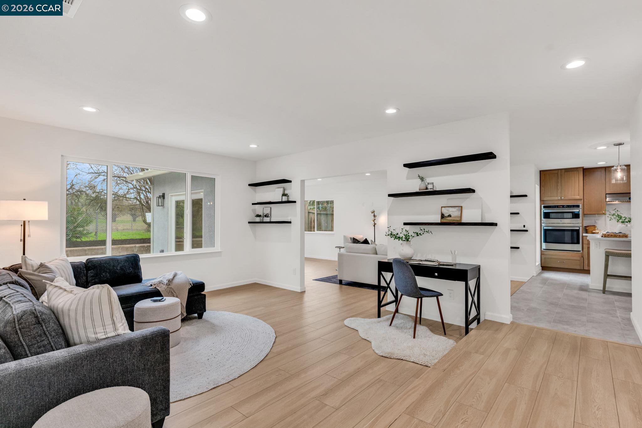 Detail Gallery Image 16 of 37 For 1866 Elkwood Dr, Concord,  CA 94519 - 3 Beds | 2 Baths