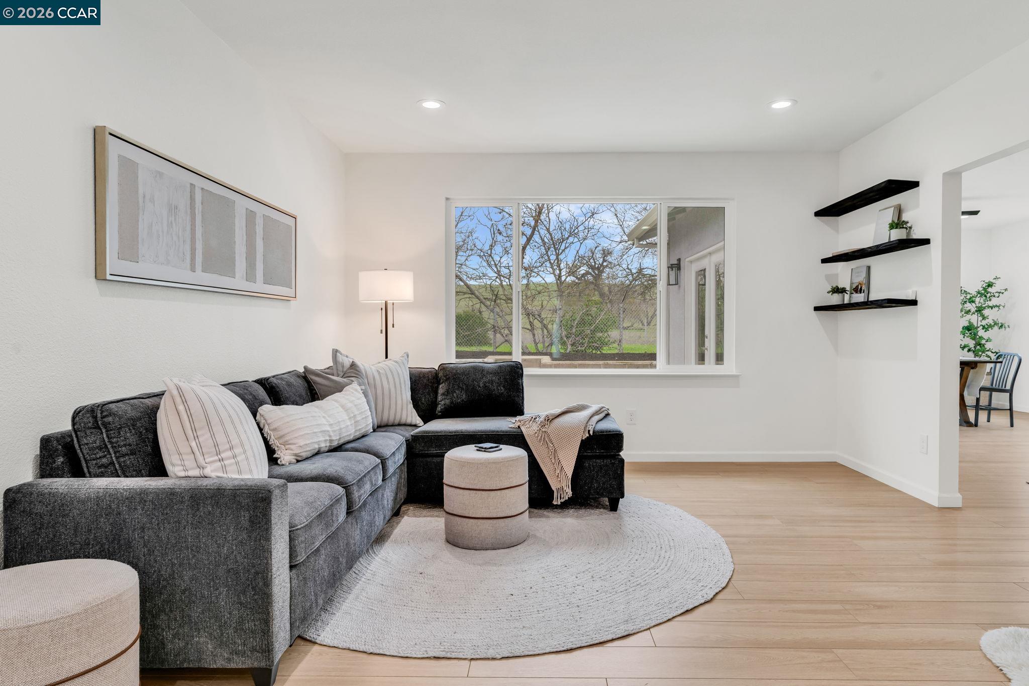 Detail Gallery Image 17 of 37 For 1866 Elkwood Dr, Concord,  CA 94519 - 3 Beds | 2 Baths