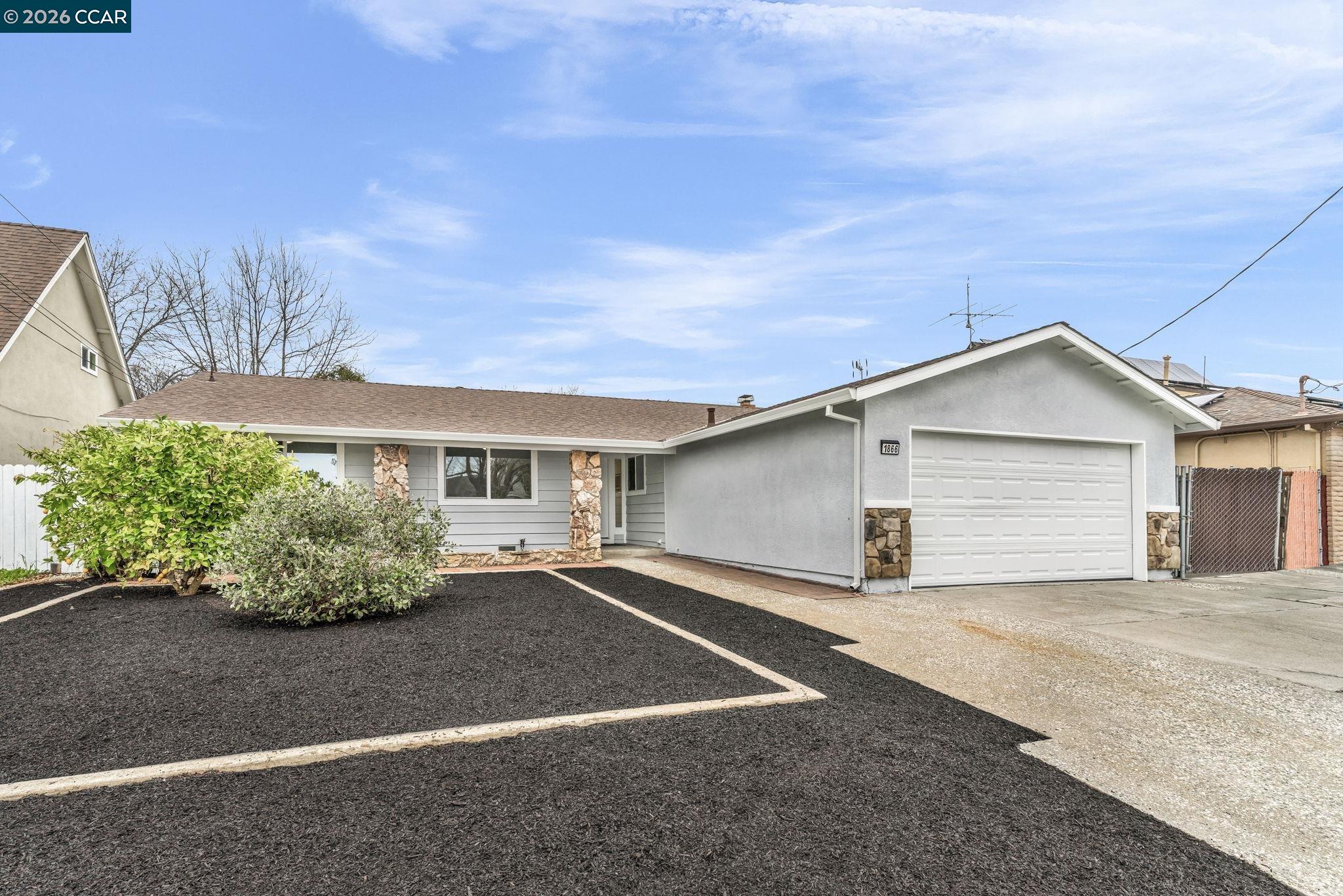 Detail Gallery Image 3 of 37 For 1866 Elkwood Dr, Concord,  CA 94519 - 3 Beds | 2 Baths