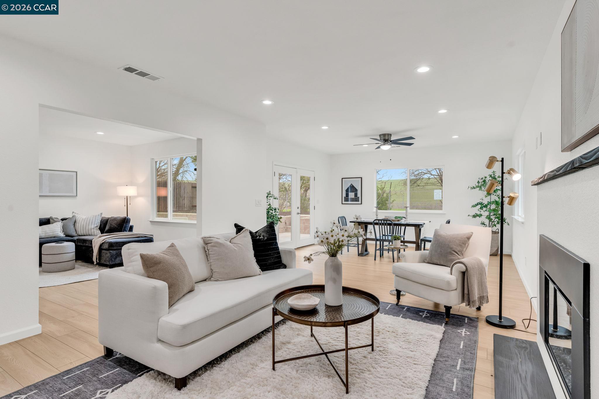 Detail Gallery Image 9 of 37 For 1866 Elkwood Dr, Concord,  CA 94519 - 3 Beds | 2 Baths