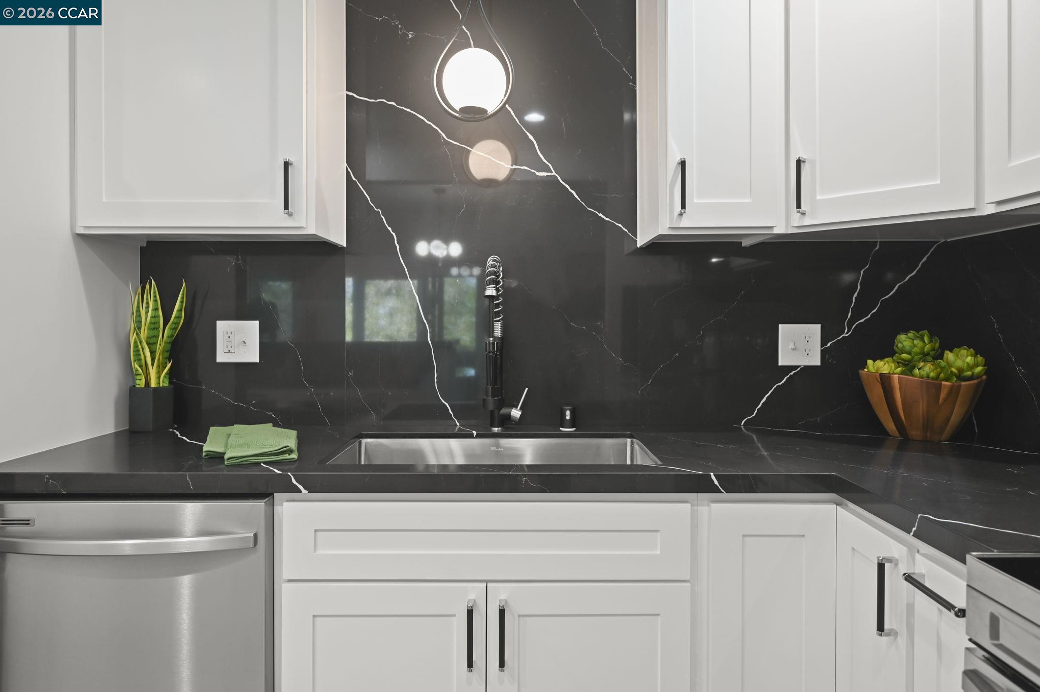 Front Image Thumbnail for CC41121985